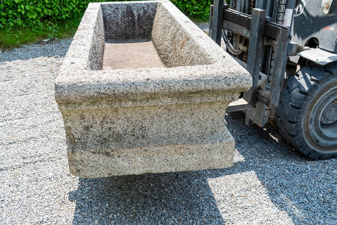 Granite Well from Italy In Good Condition In Gonten, CH