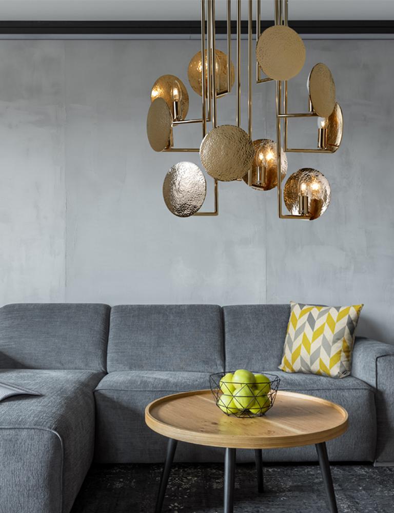Looking for something completely out of the ordinary design? The Grant suspension will add a unique touch to your space. This suspension with 10 brass arms with hammered brass discs and gold finish allows redirecting the light to recreate unique