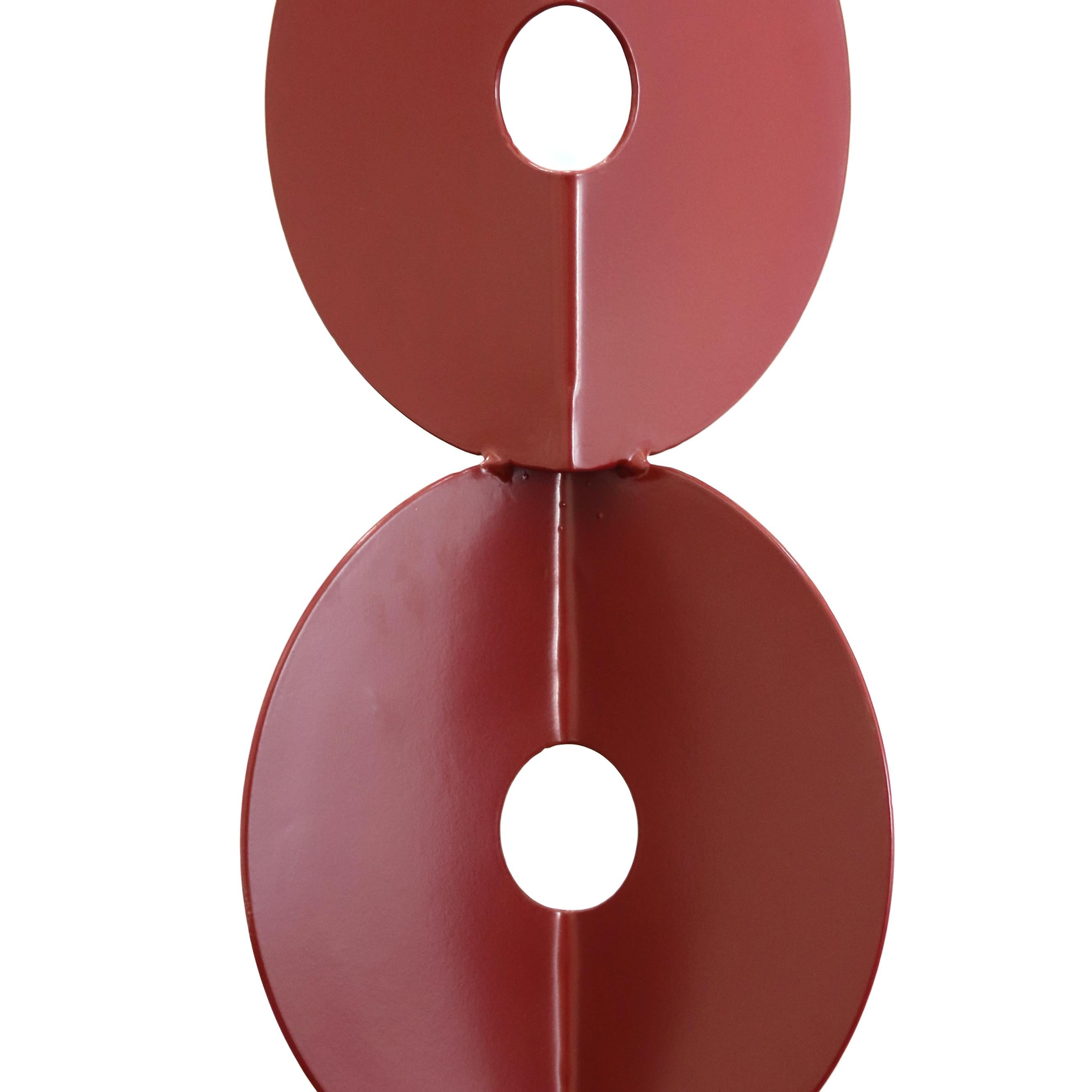 Inspirées par la danse et l'apesanteur, les sculptures métalliques industrielles modernes de Granville Beals traitent principalement des relations. S'intéressant à la forme et à l'abstraction, il ne se contente pas de manipuler les métaux pour