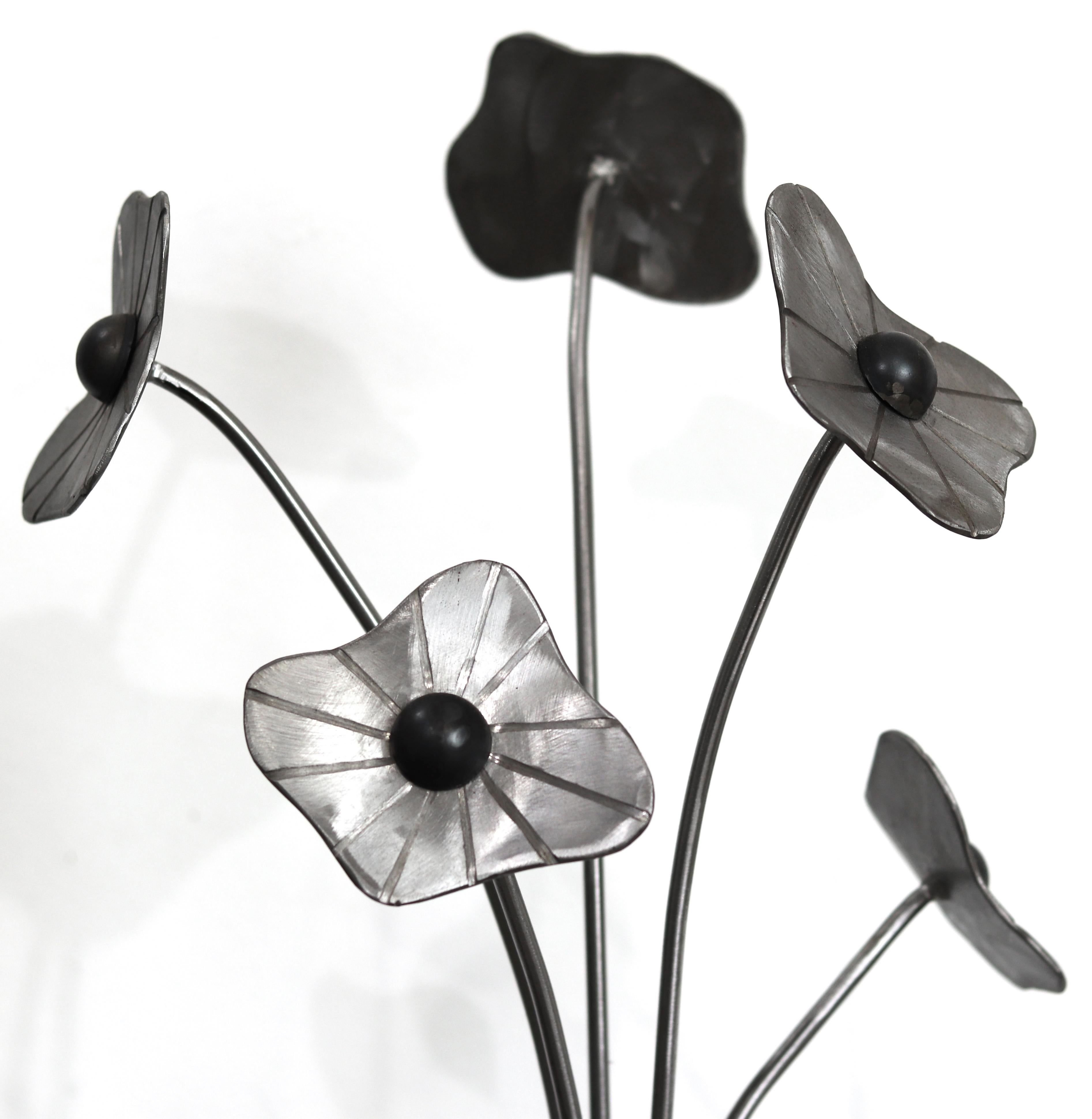 Blumenstrauß  -  Moderne minimalistische Contemporary Floral Bouquet Stahlskulptur im Angebot 7