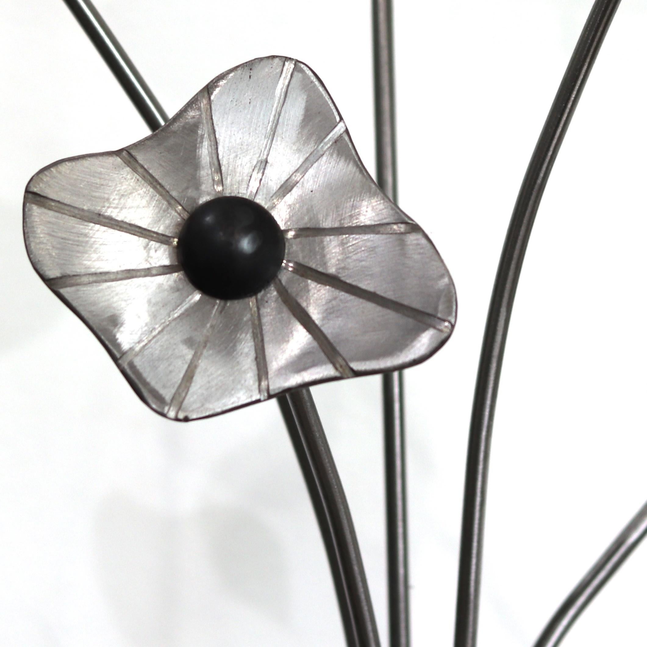 Blumenstrauß  -  Moderne minimalistische Contemporary Floral Bouquet Stahlskulptur (Abstrakt), Sculpture, von Granville Beals