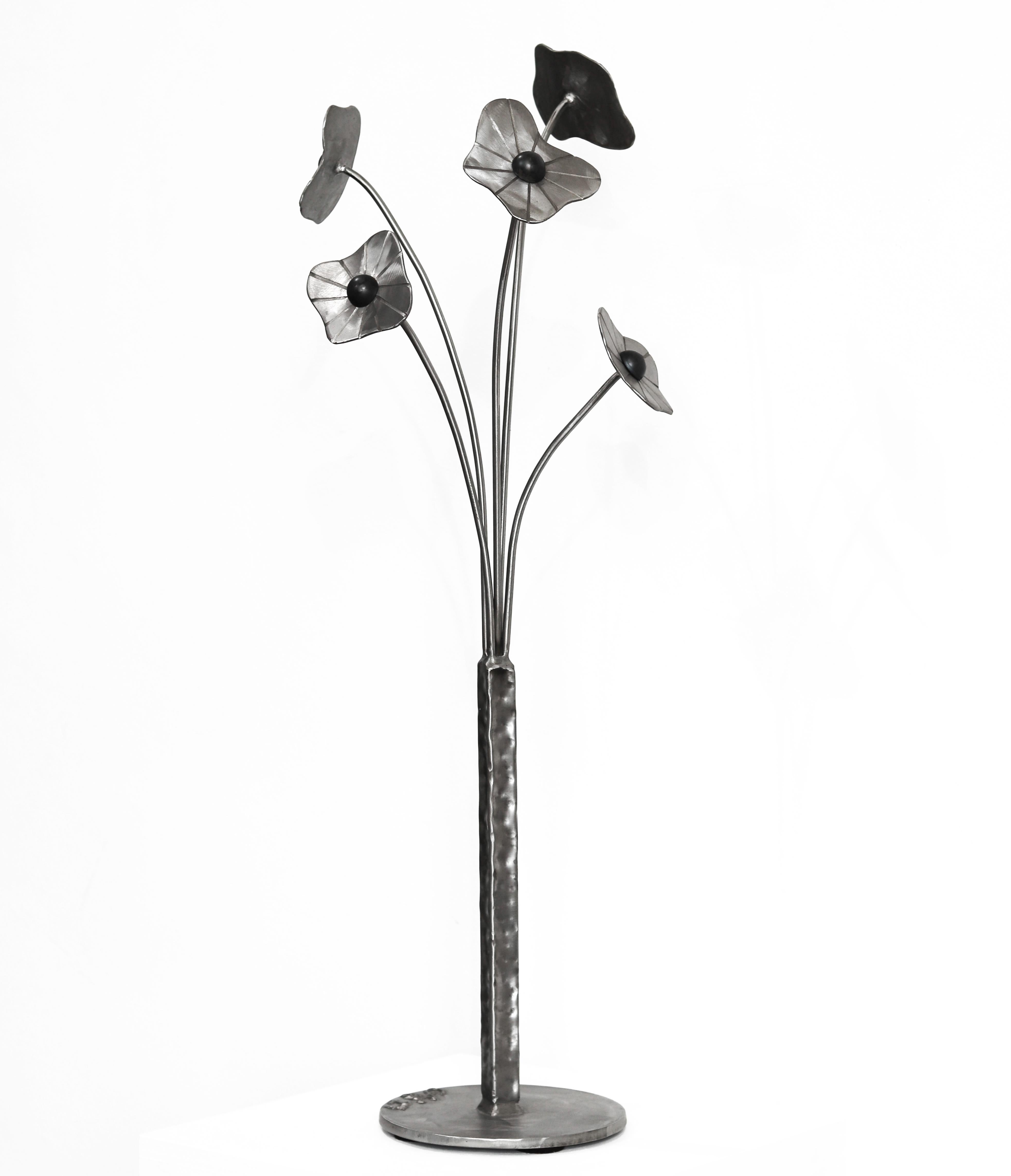 Blumenstrauß  -  Moderne minimalistische Contemporary Floral Bouquet Stahlskulptur (Grau), Abstract Sculpture, von Granville Beals