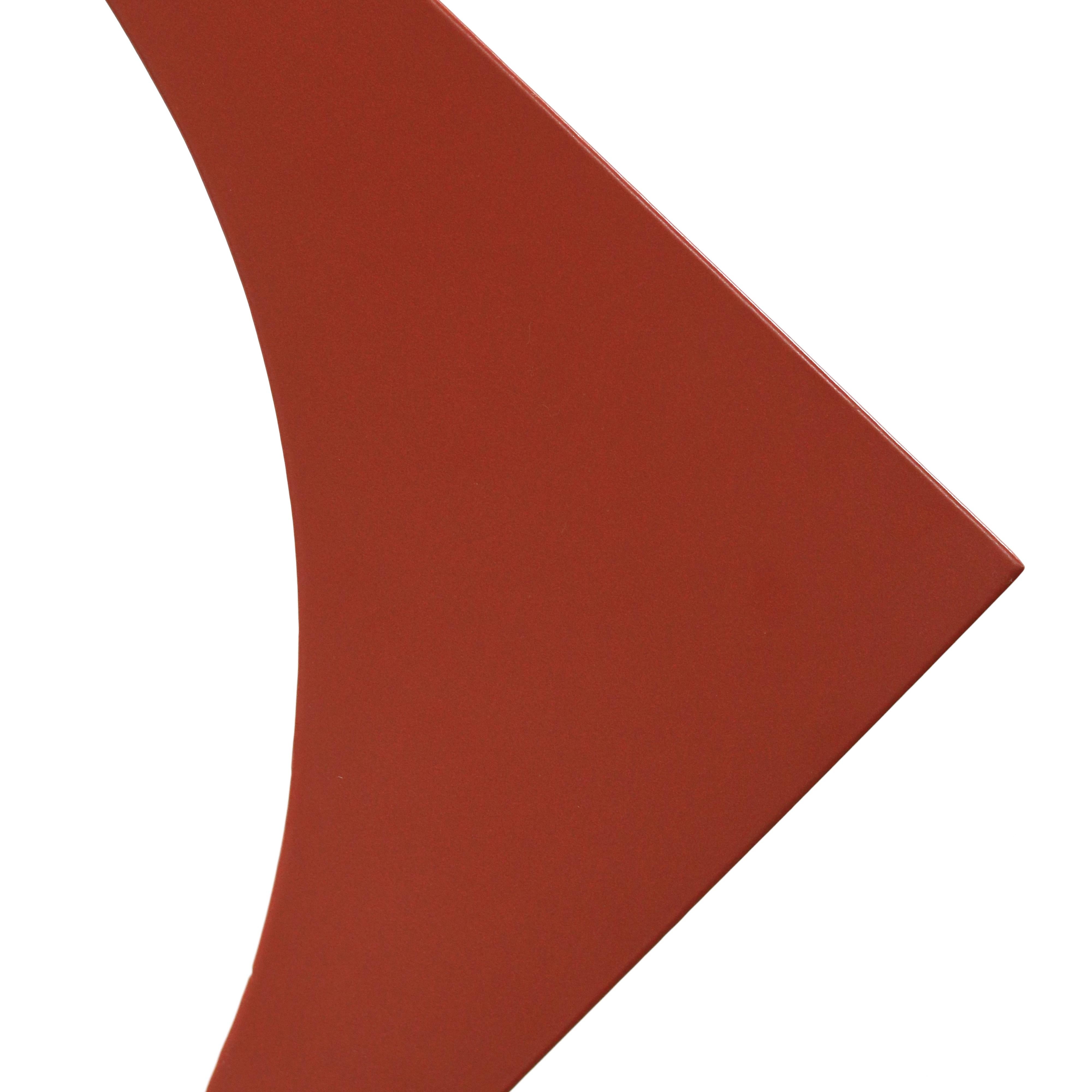 No es un gran cuadrado - Escultura geométrica roja grande de acero en venta 4