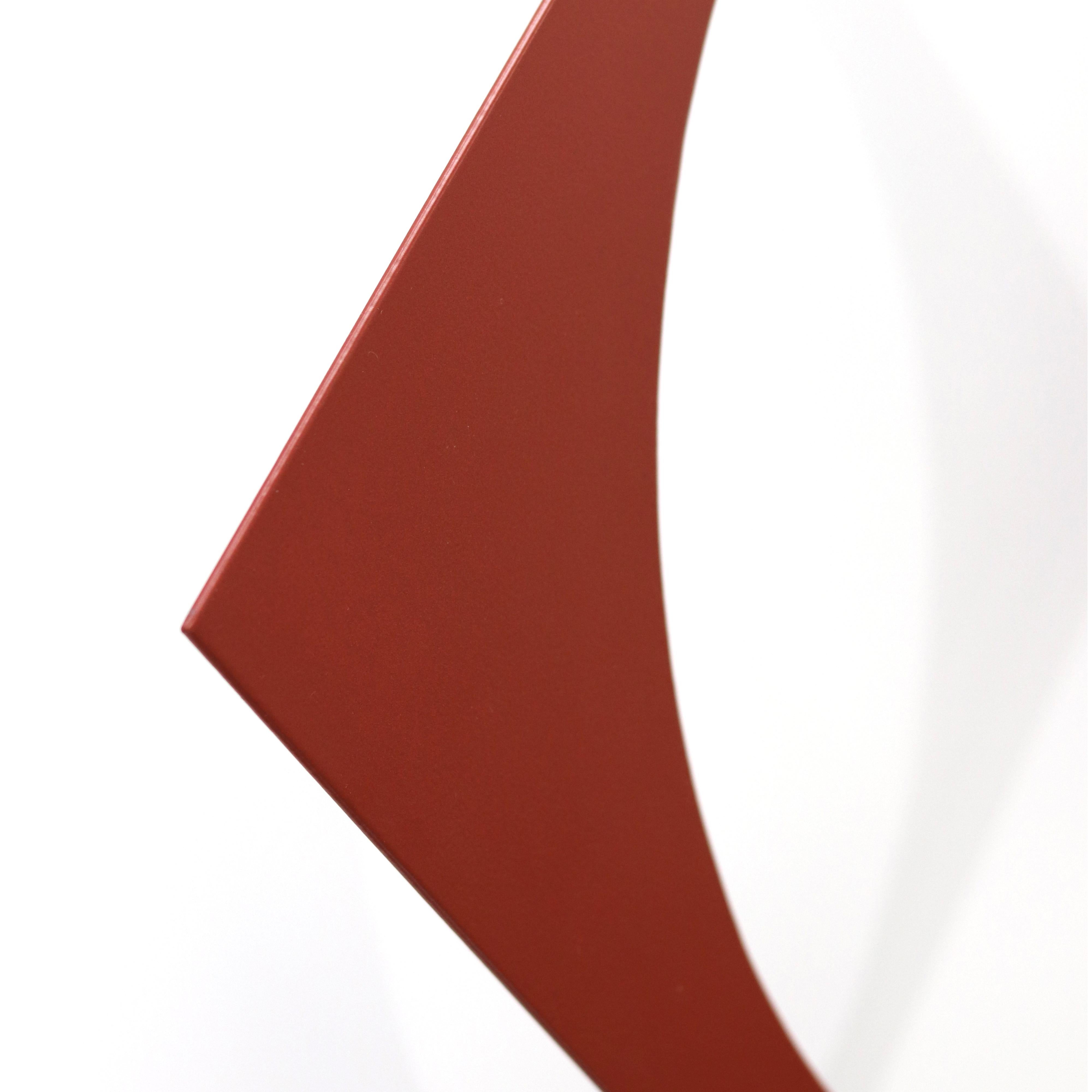 No es un gran cuadrado - Escultura geométrica roja grande de acero en venta 5