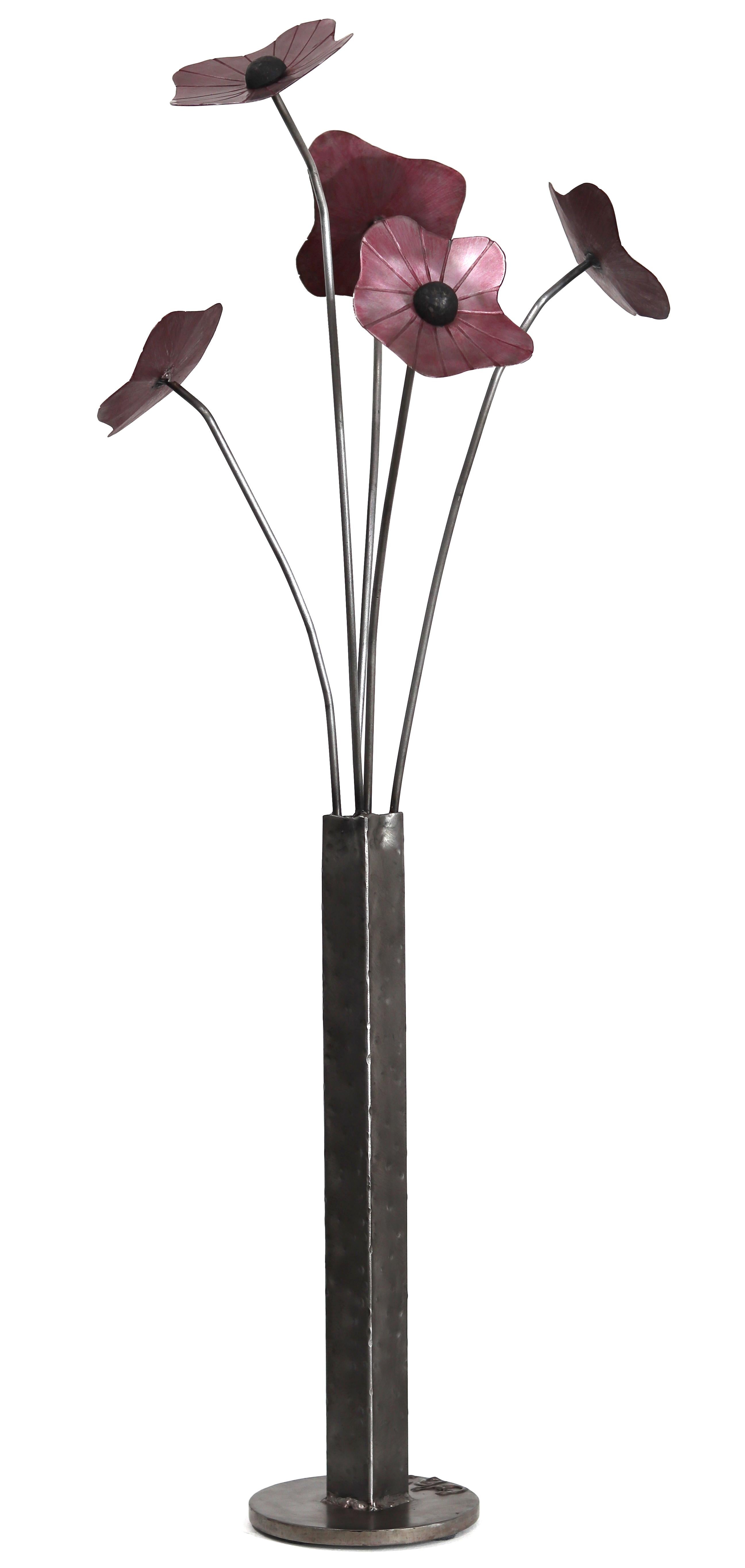 Figurative Sculpture de Granville Beals - Ramo rojo  -  Escultura alta de acero con ramo de flores moderno