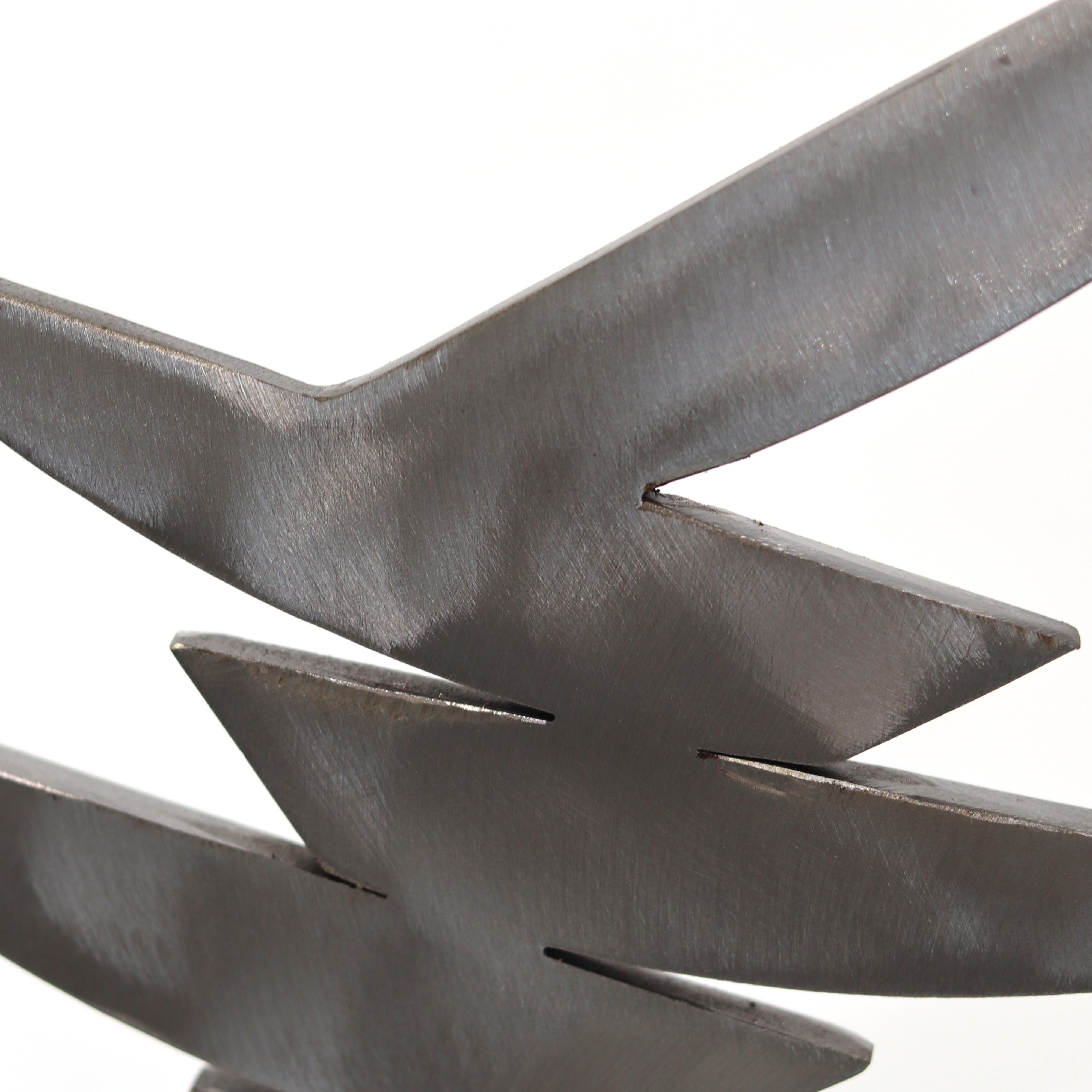 Mares ásperos - Escultura metálica abstracta, original, contemporánea, expresiva y dentada en venta 4
