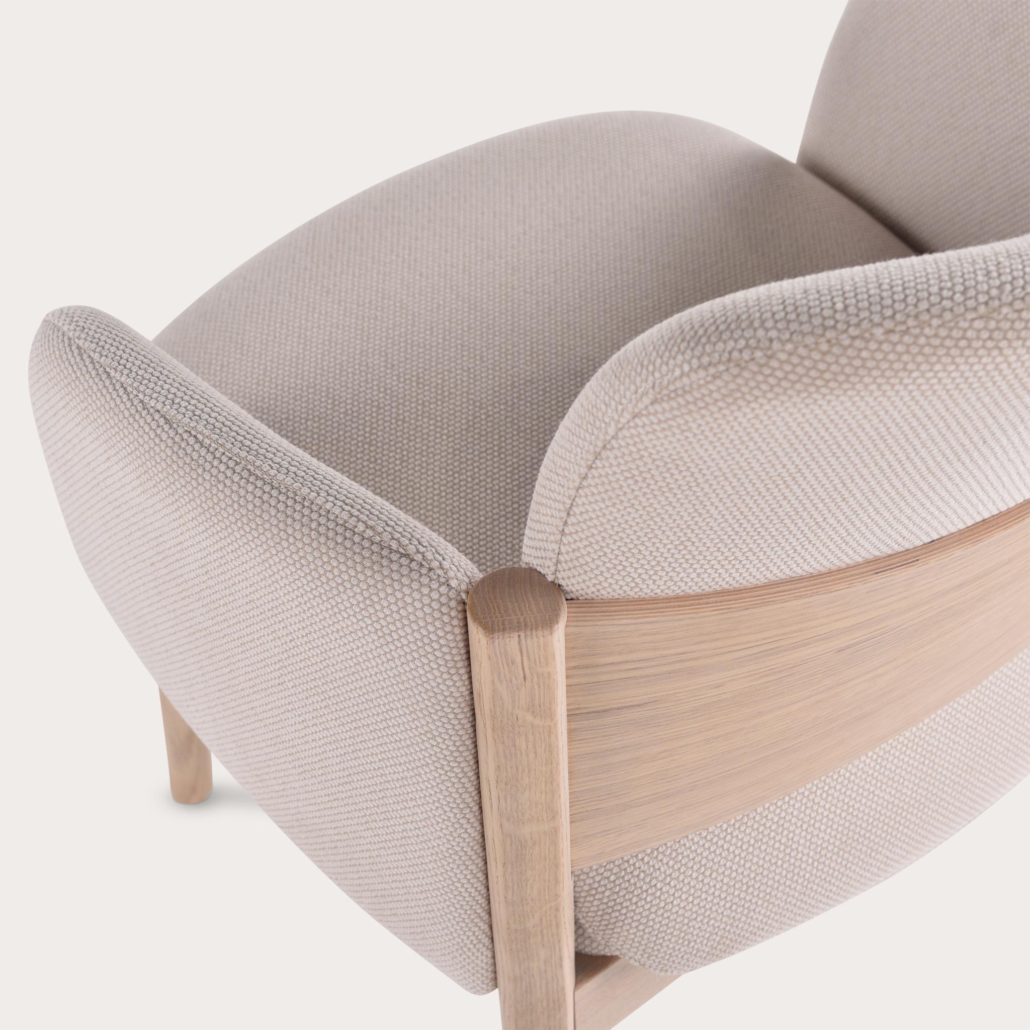 Sillón Granville Bridge de Sebastian Herkner con estructura de roble macizo en venta 2