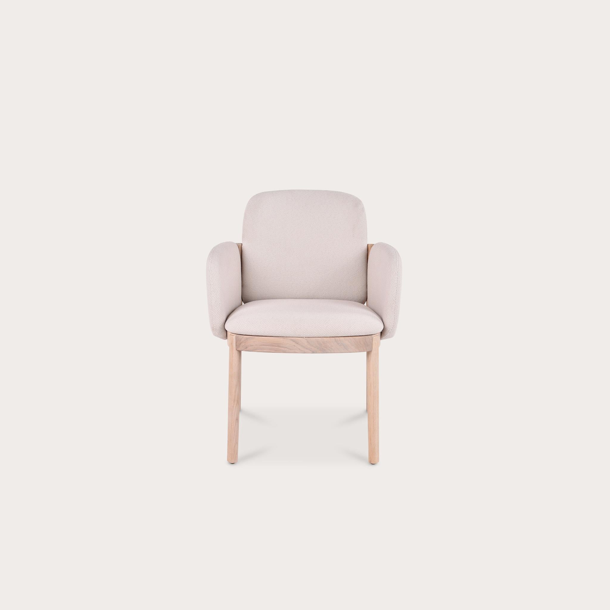 Sillón Granville Bridge de Sebastian Herkner con estructura de roble macizo Lacado en venta