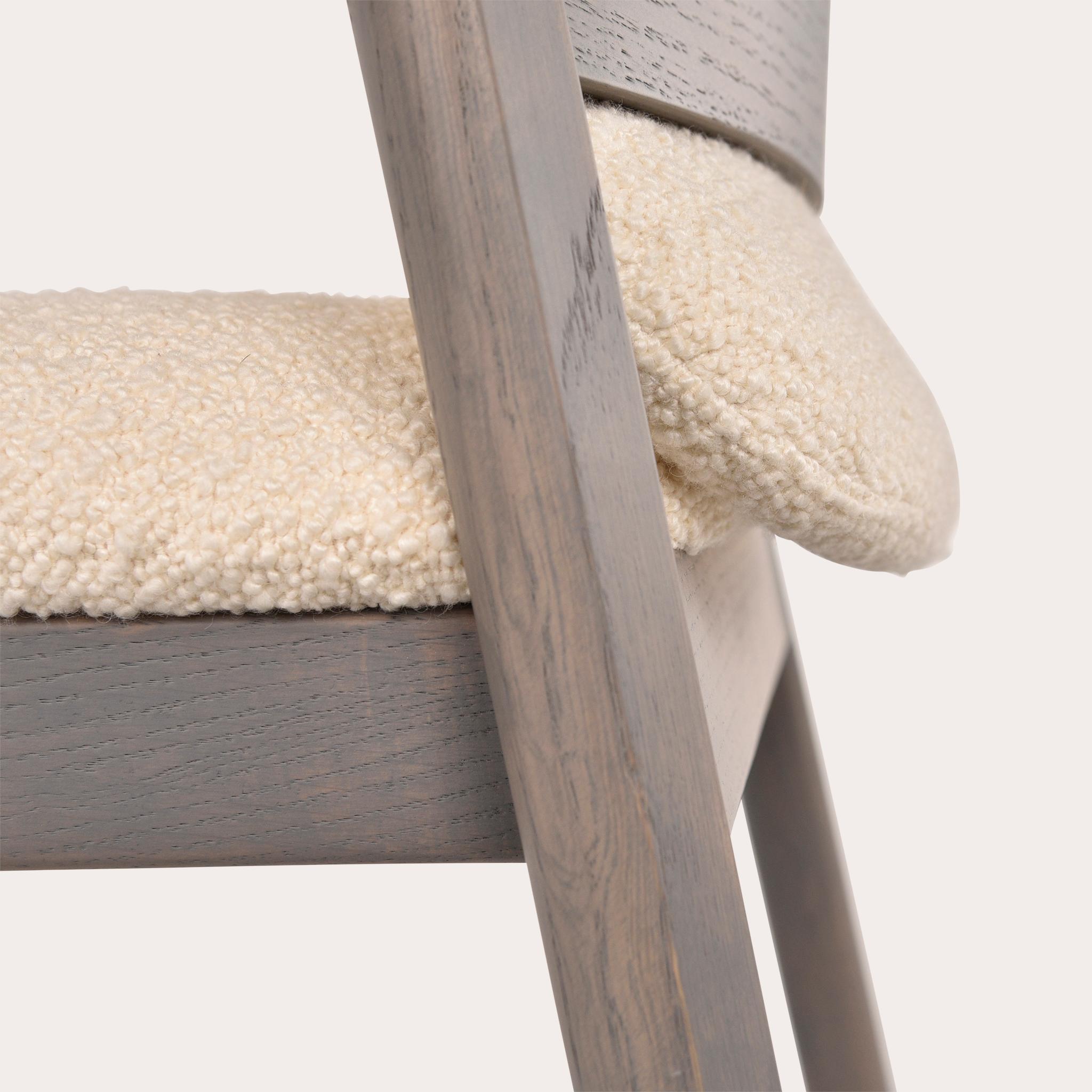 Chaise d'appoint Granville Bridge de Sebastian Herkner avec cadre en chêne massif en vente 1