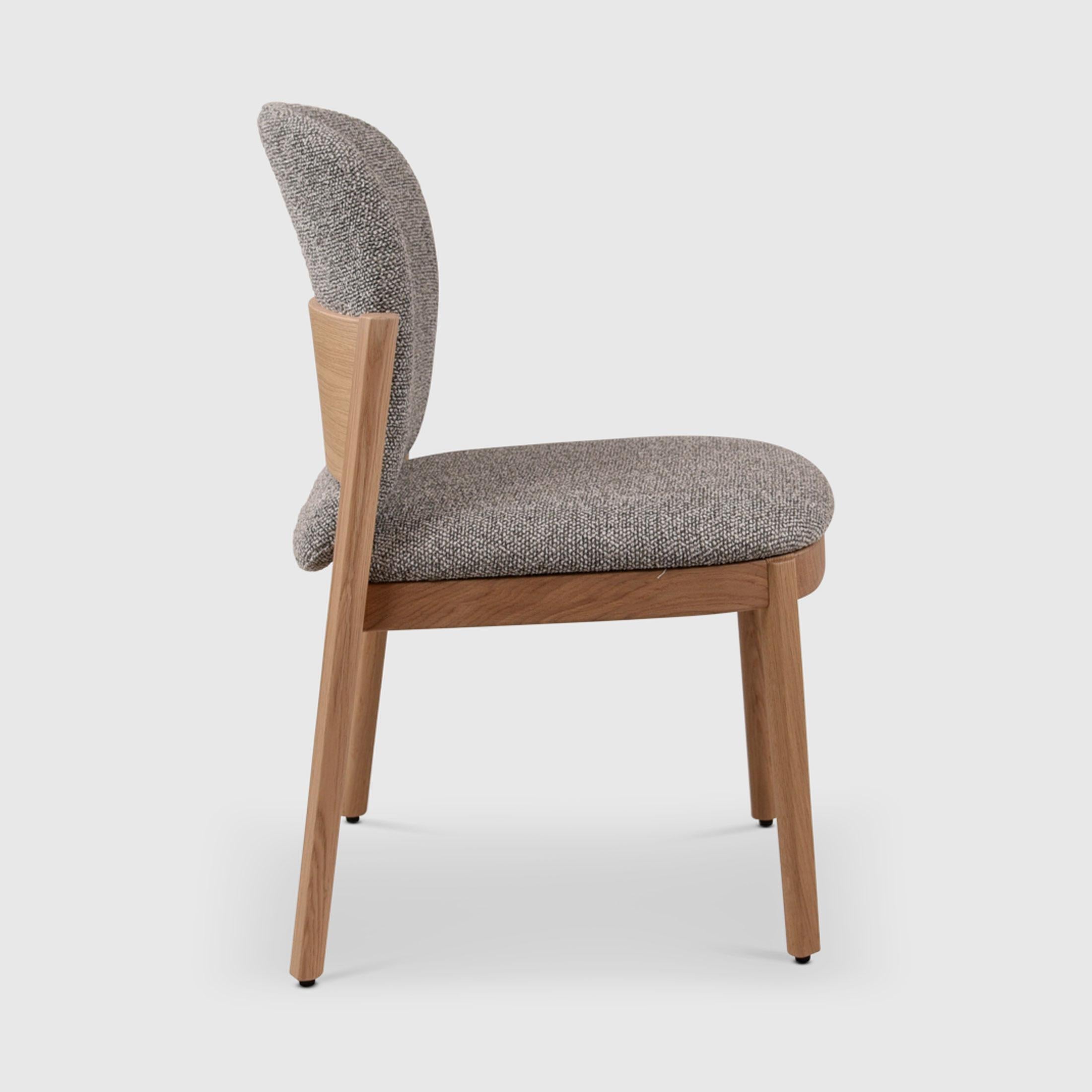 Moderne Chaise d'appoint Granville Bridge de Sebastian Herkner avec cadre en chêne massif en vente