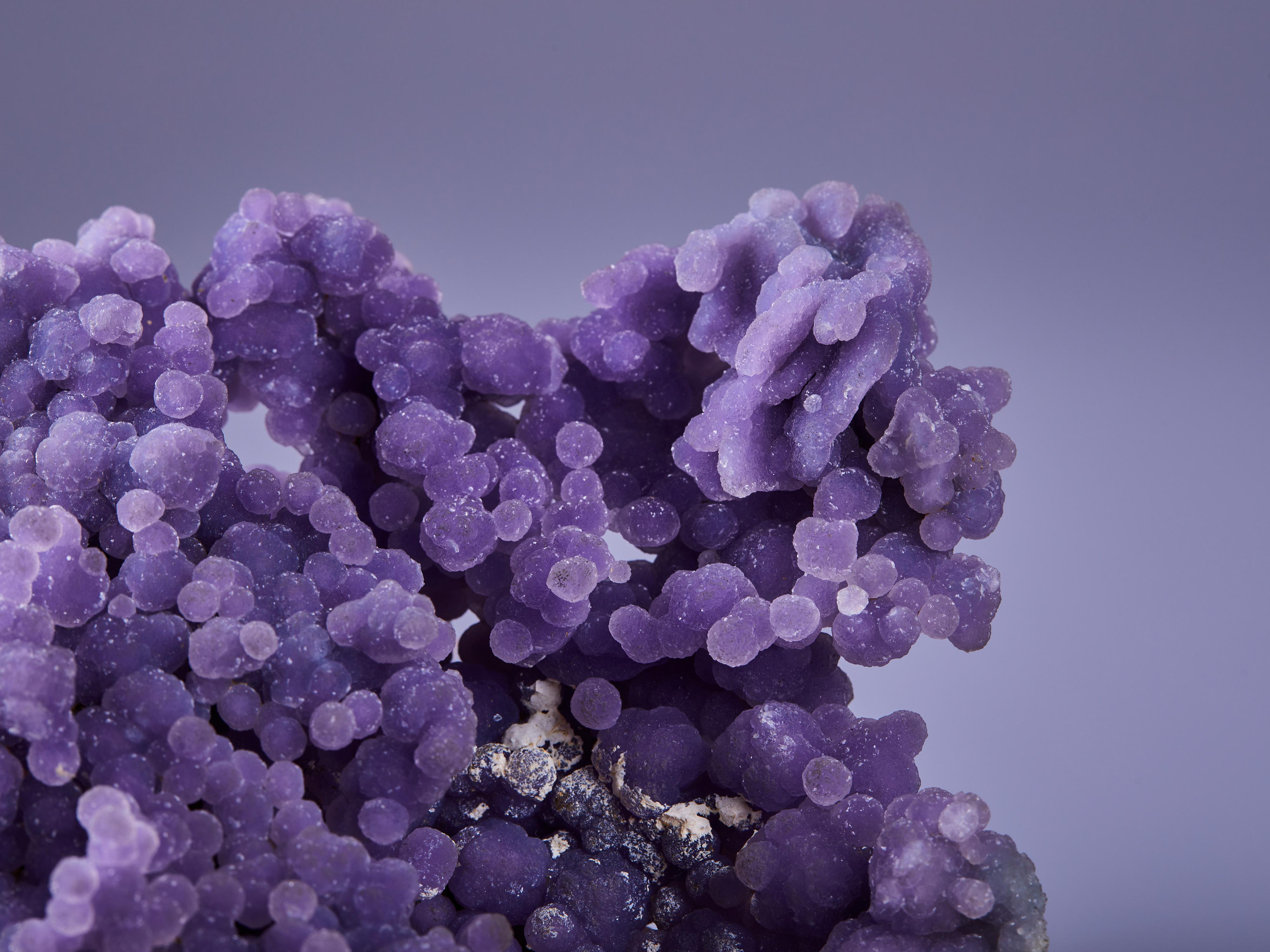 Grape agate with calcium carbonate For Sale 4