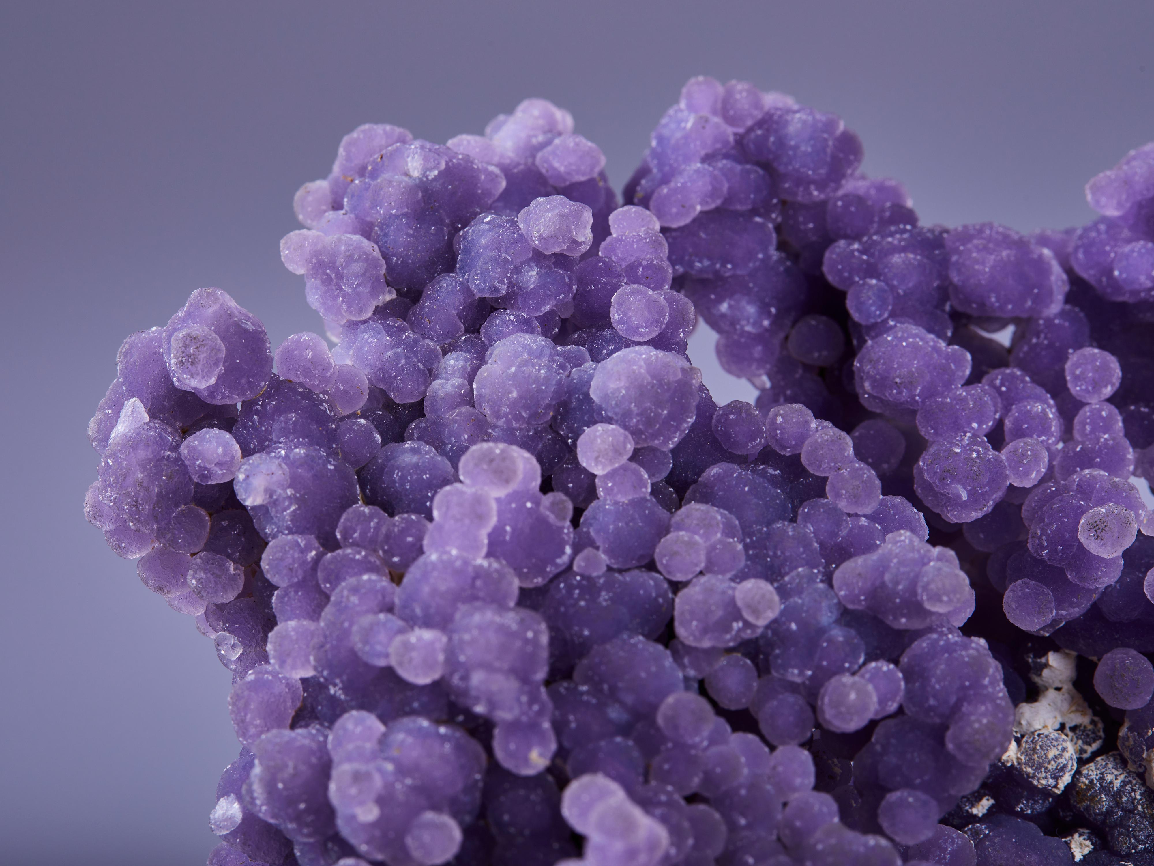 Grape agate with calcium carbonate For Sale 5