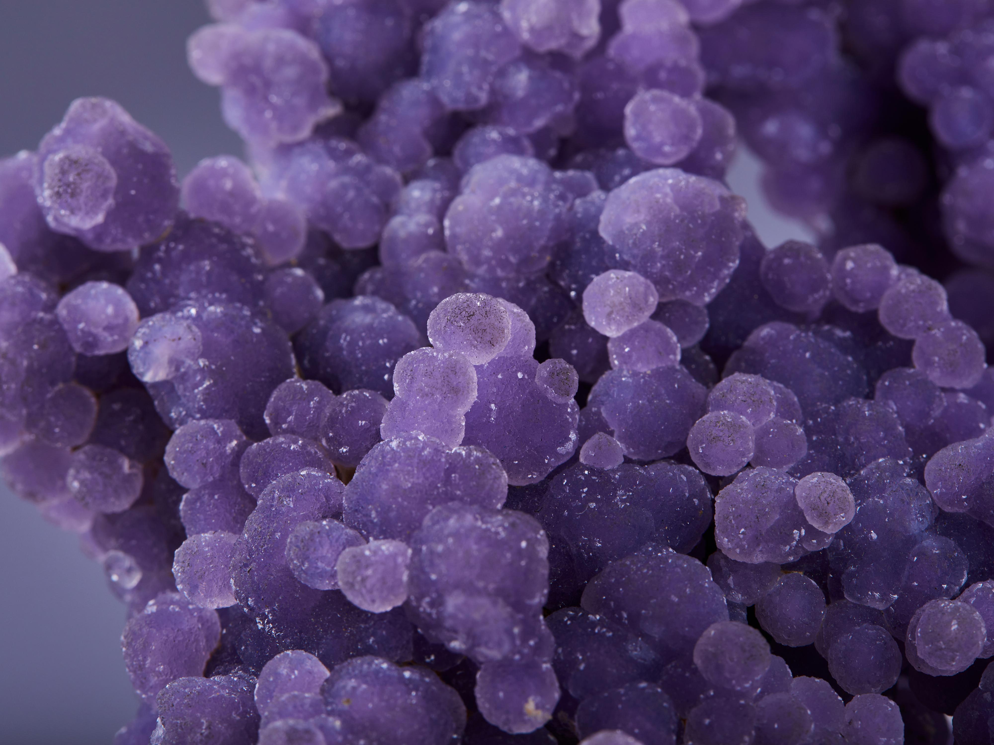 Grape agate with calcium carbonate For Sale 6