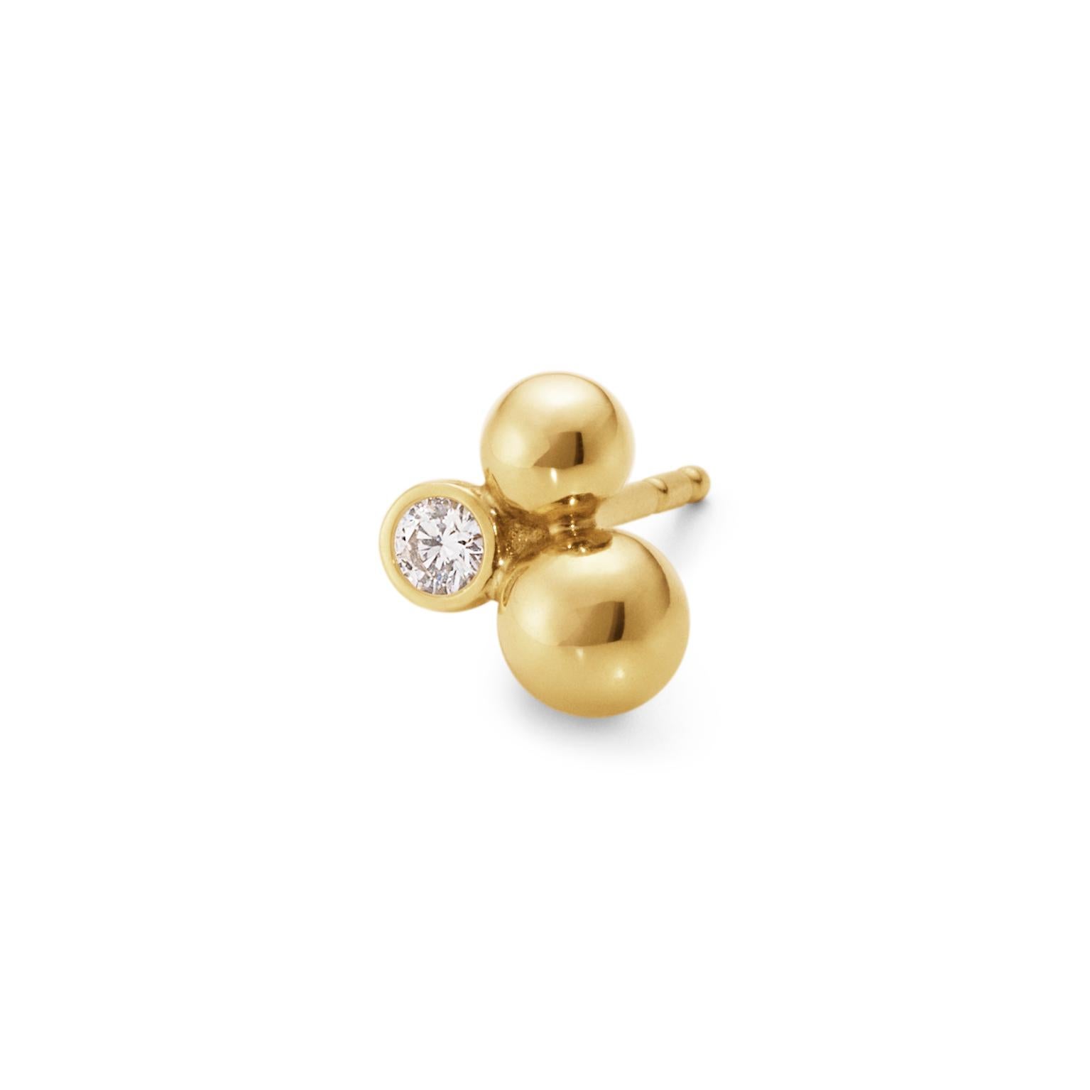 These subtle and sophisticated ear studs are each formed from two 18 karat recycled yellow gold beads clustered together with a single diamond. With an elegant simplicity that respects Georg Jensen’s classic heritage whilst still being contemporary,