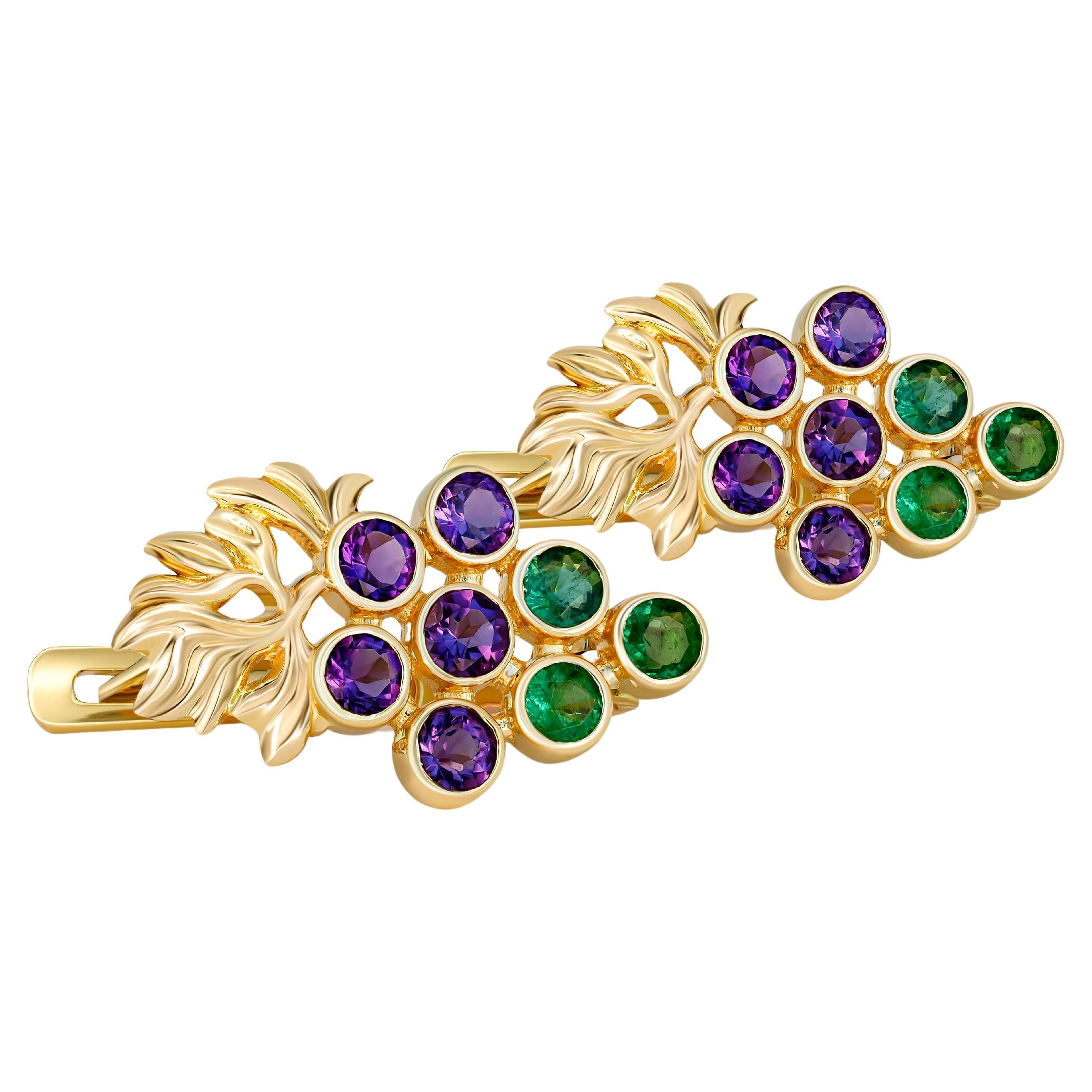Grape-Ohrringe aus 14 Karat Gold mit Smaragden und Amethysten.  im Angebot
