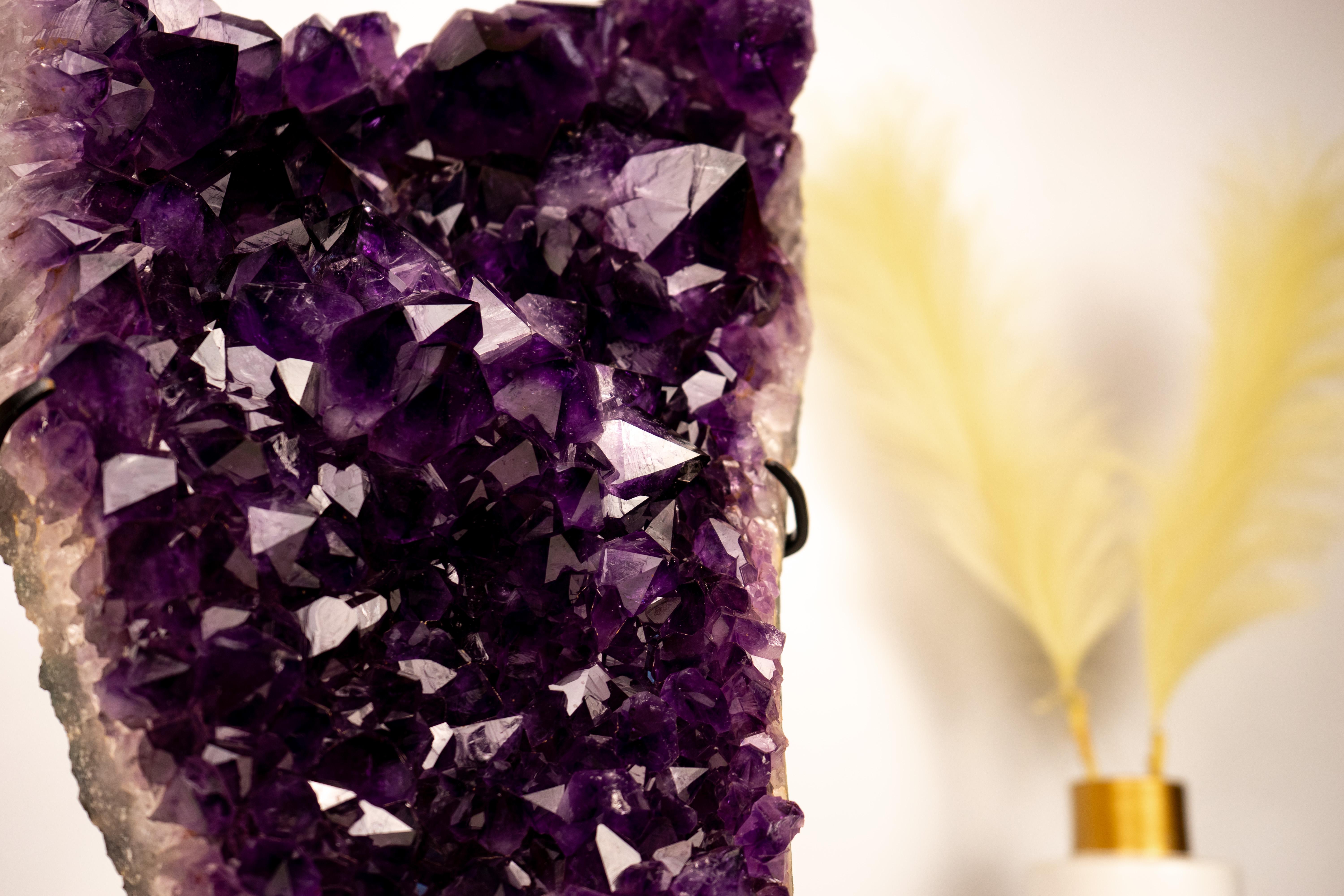 Brasiliano Grape Jelly Purple Amethyst Cluster - Pezzo forte con formazioni floreali in vendita