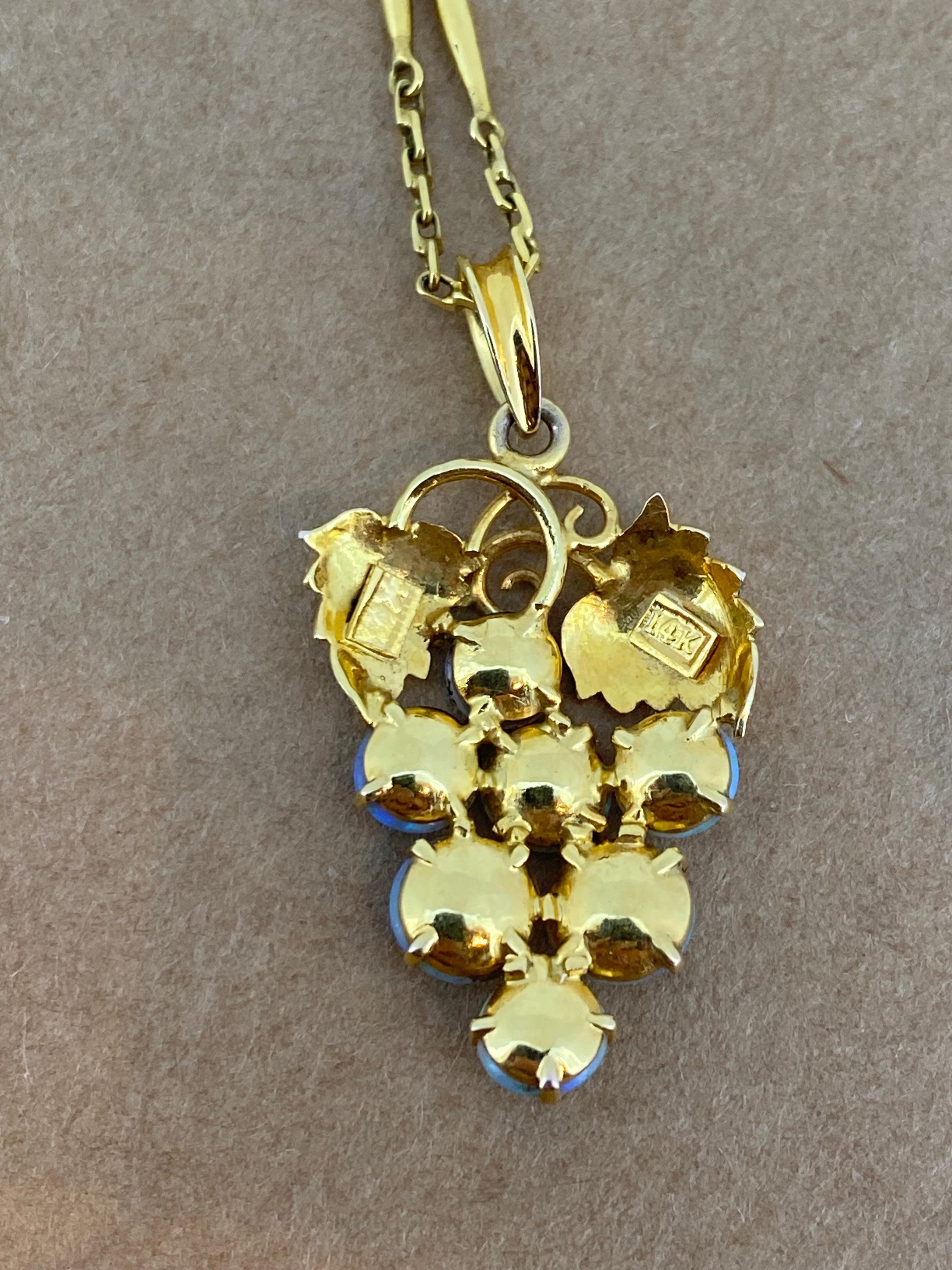 Grape-Motiv Massivweißer Opal 14K Gelbgold Anhänger an passender Goldkette Damen