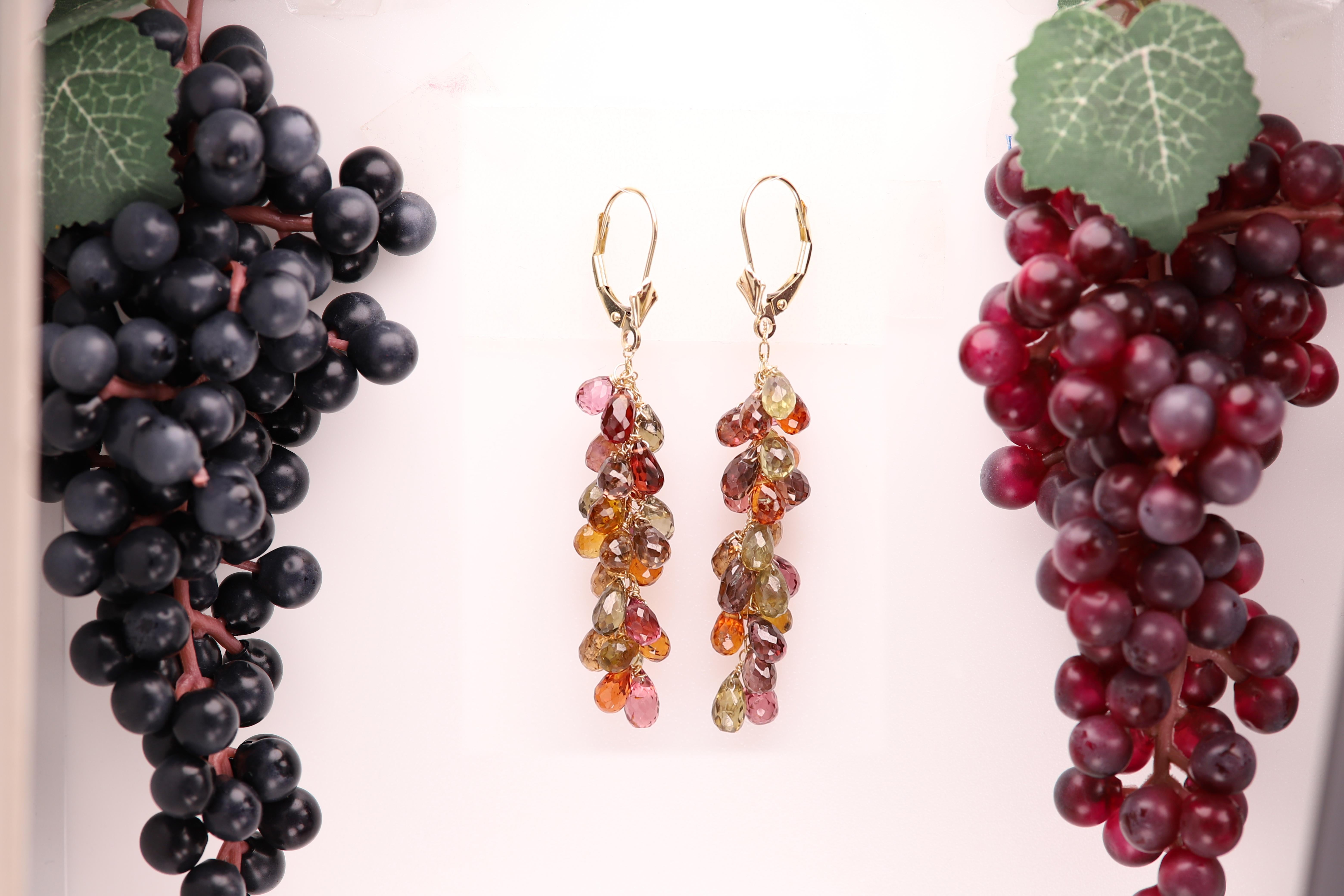 Taglio briolette Orecchini a pendente con vite d'uva Gemma rodolite Oro 14 carati e filo riempito d'oro in vendita