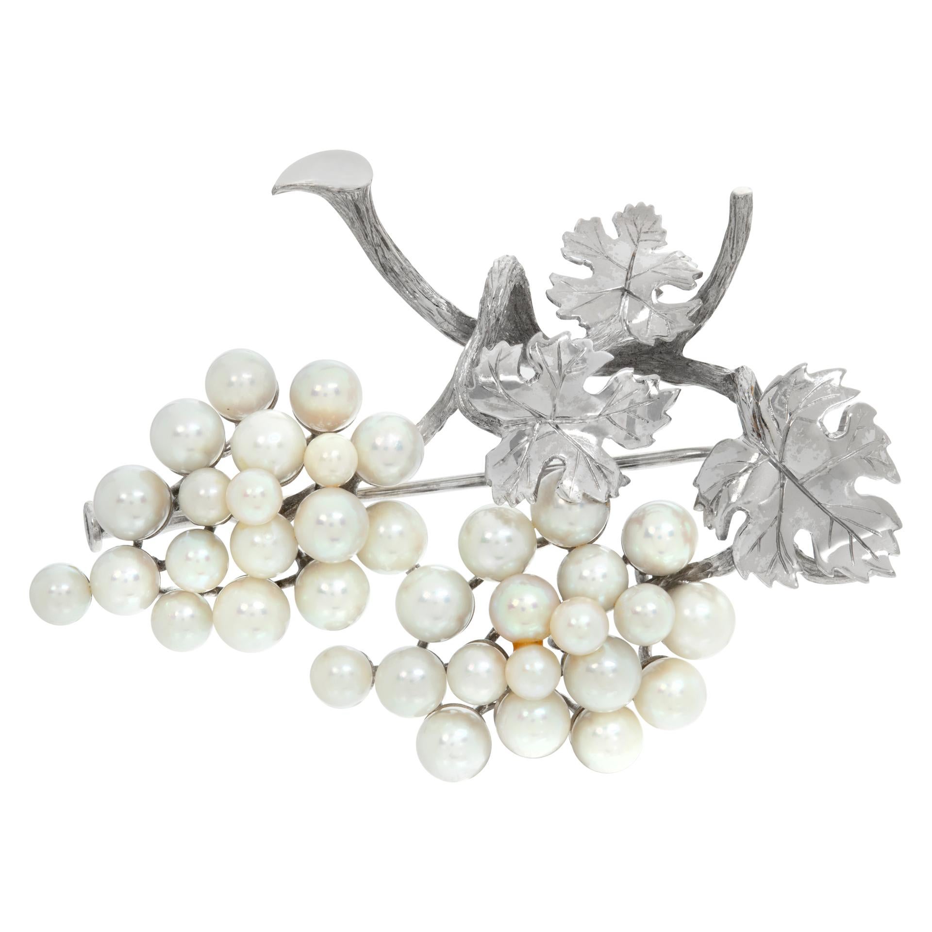 Grape Vine Design Pearl 18k White Gold Brooch For Sale