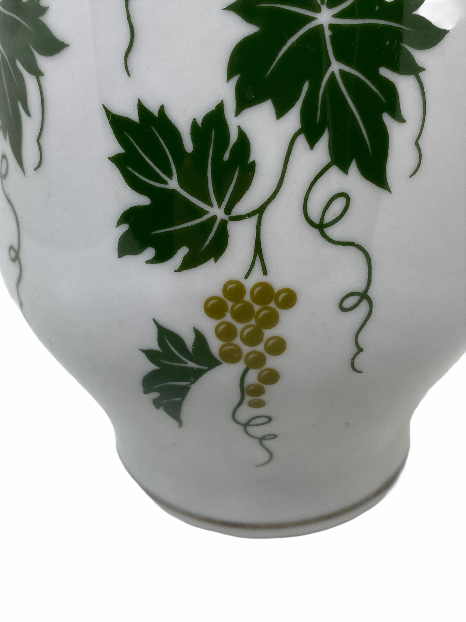 Vaso a forma di vitigno di Spechtsbrunn Germany, Germania, anni '50 In condizioni buone in vendita a Nuernberg, DE