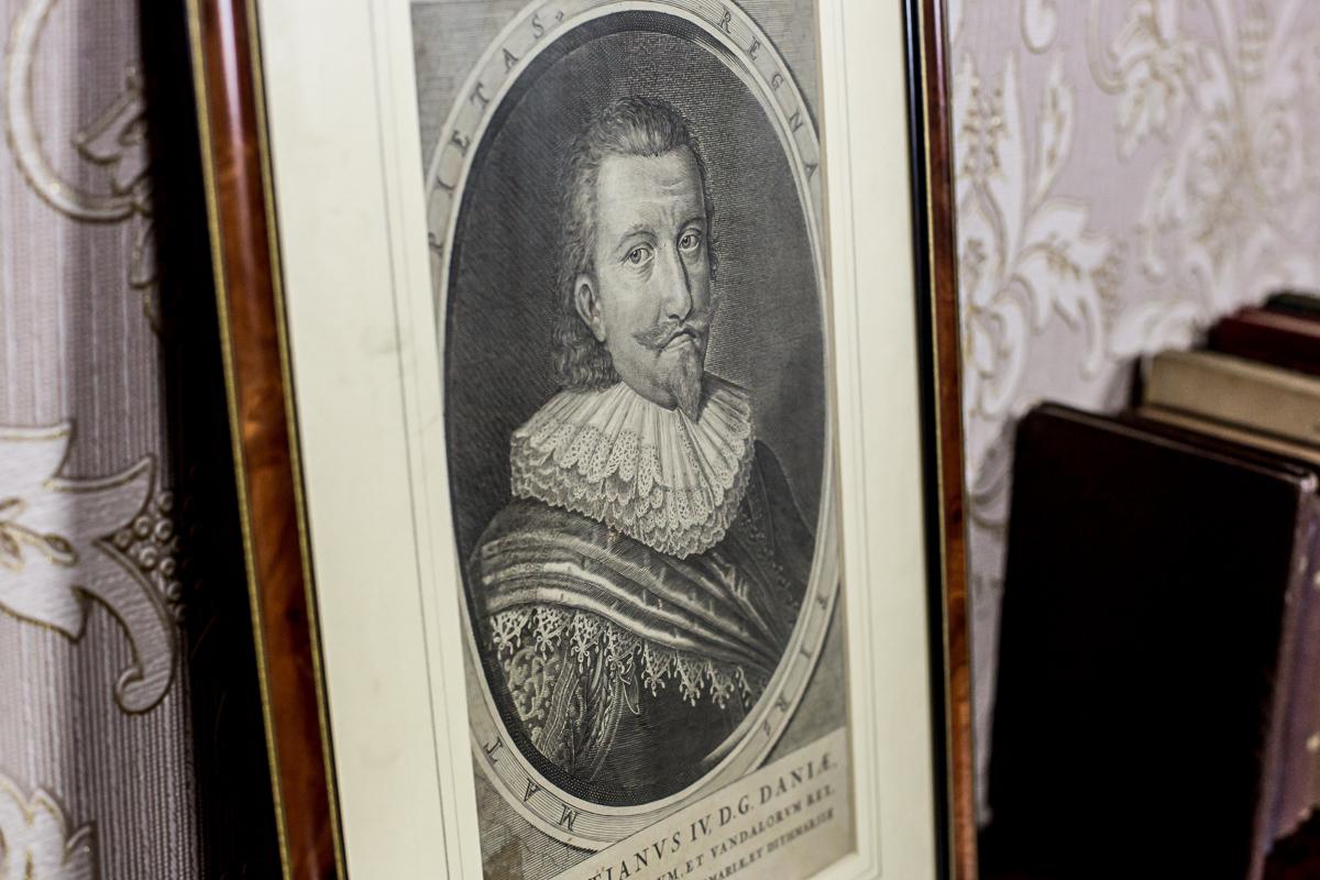We present you a portrait of the king of Denmark and Norway, Christian IV, based on the copperplate engraving.

The artwork comes from the book History of the Netherlands and the wars of its neighbors up to 1612 by Emanuel van Meteren, published