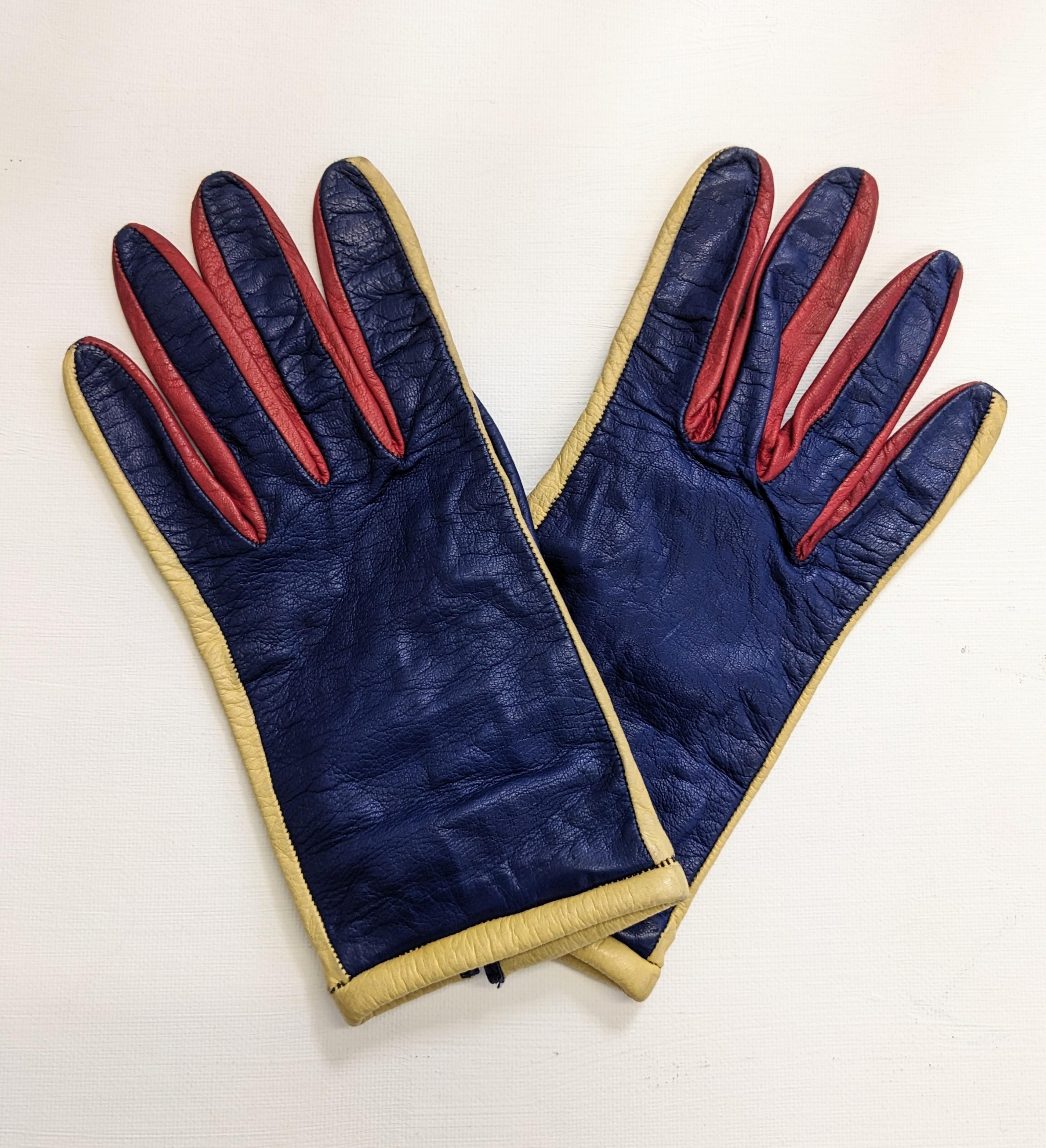 Graphic Color Blocked Gloves In Good Condition For Sale In New York, NY