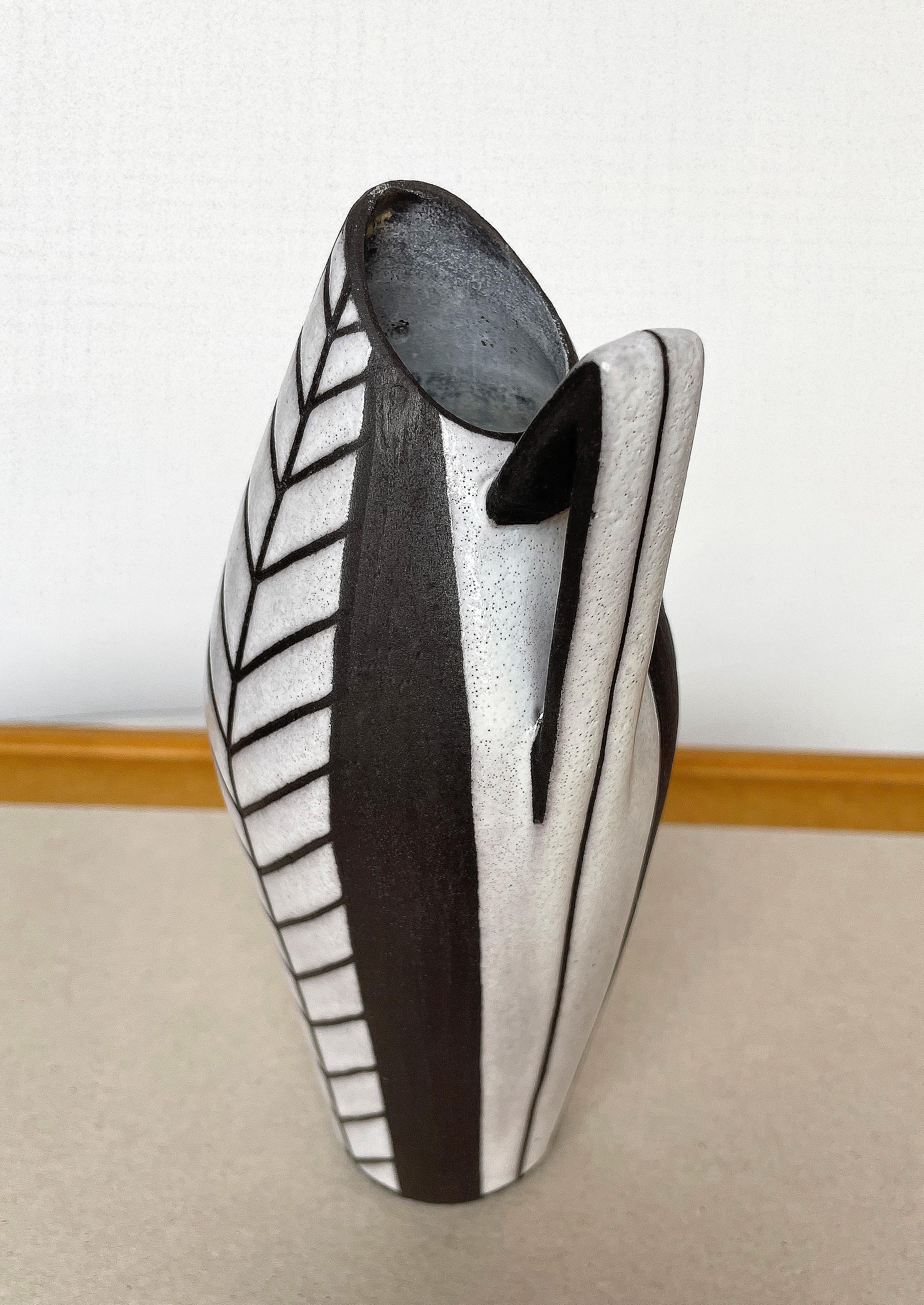 Graphic Modernist Black, White Vase by Marianne Starck, Denmark, 1950s For Sale 2