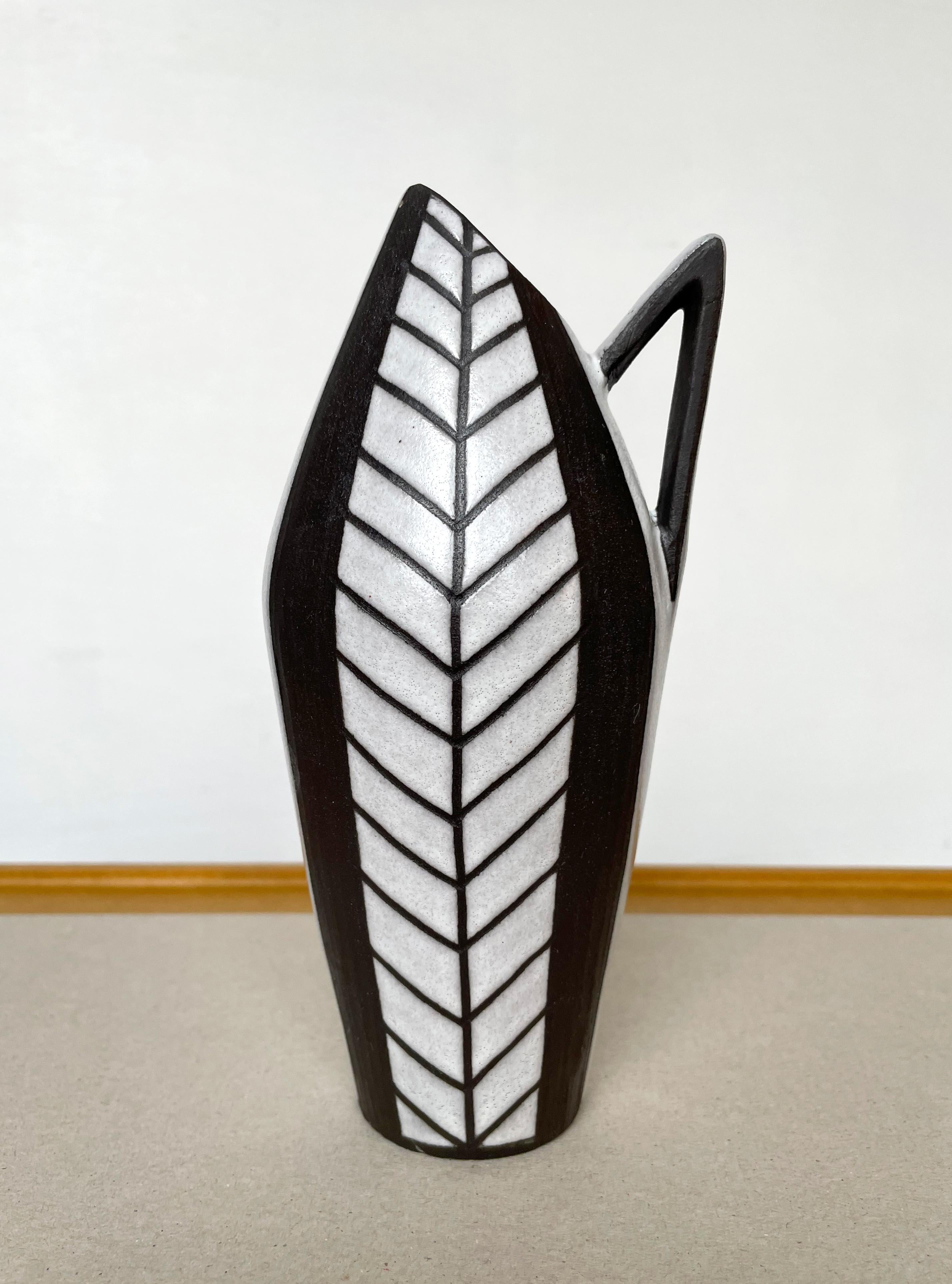 Graphic Modernist Black, White Vase by Marianne Starck, Denmark, 1950s For Sale 3