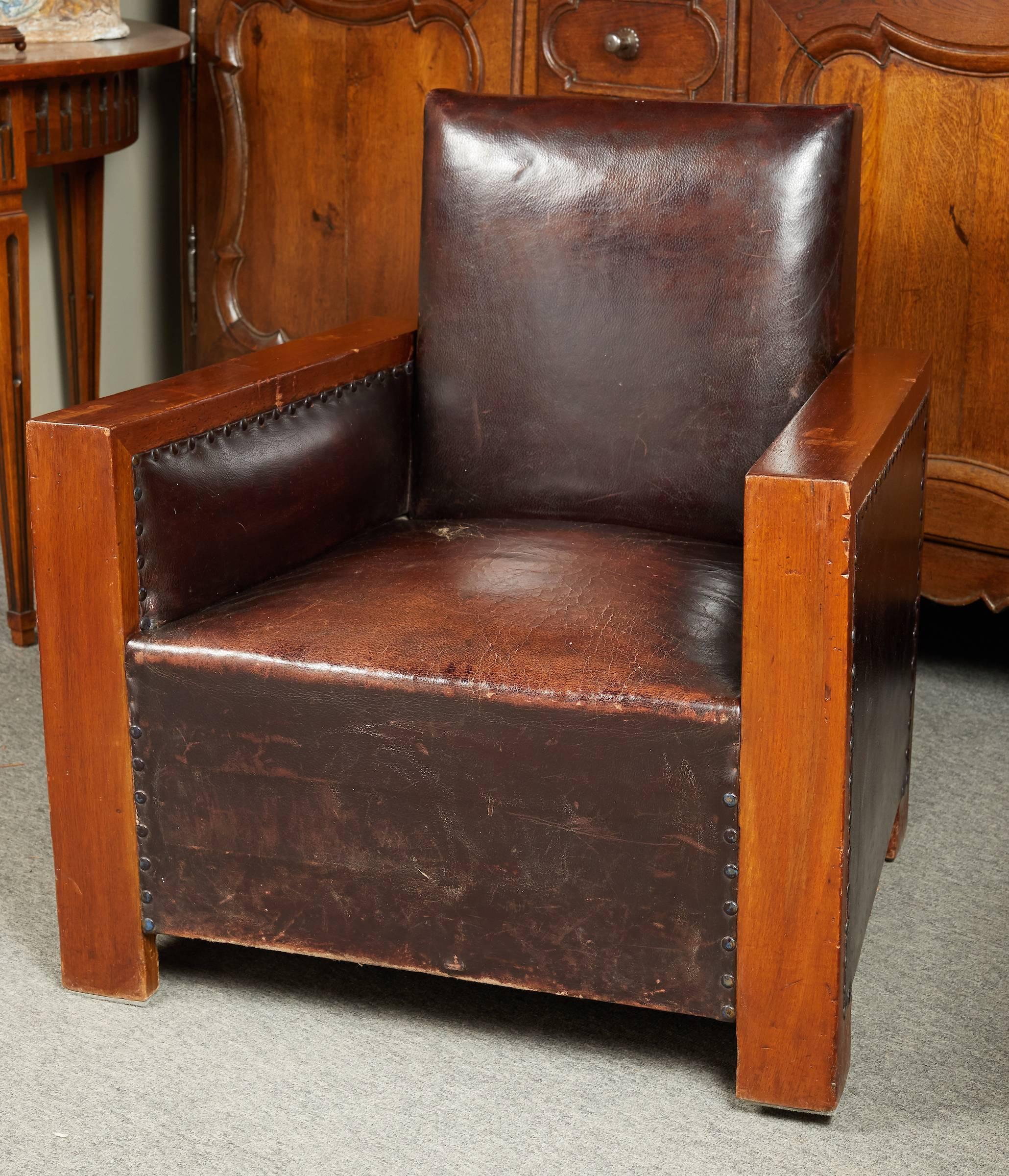 Graphic French Art Deco Walnut and Leather Club Chair For Sale 2