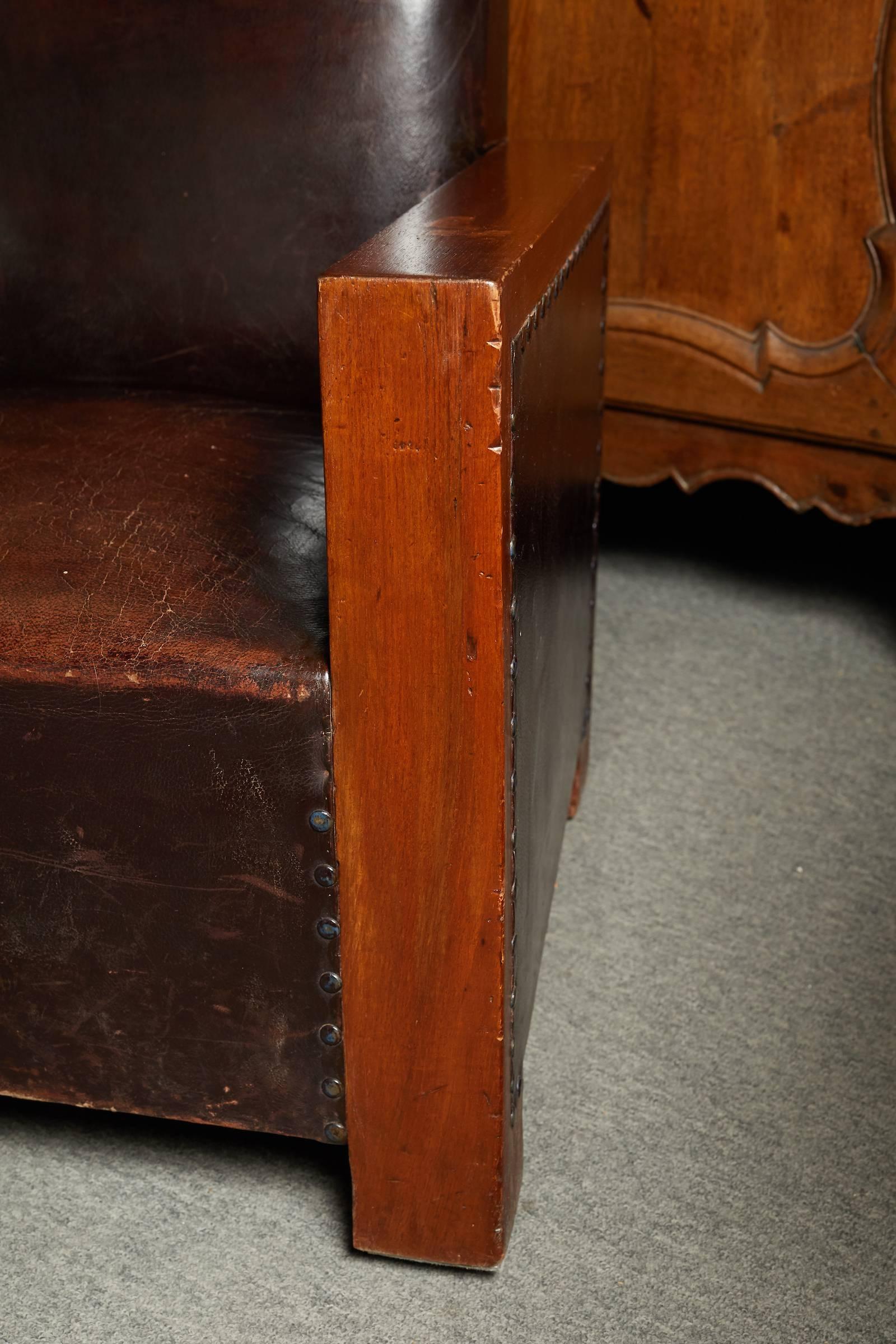 Graphic French Art Deco Walnut and Leather Club Chair For Sale 3