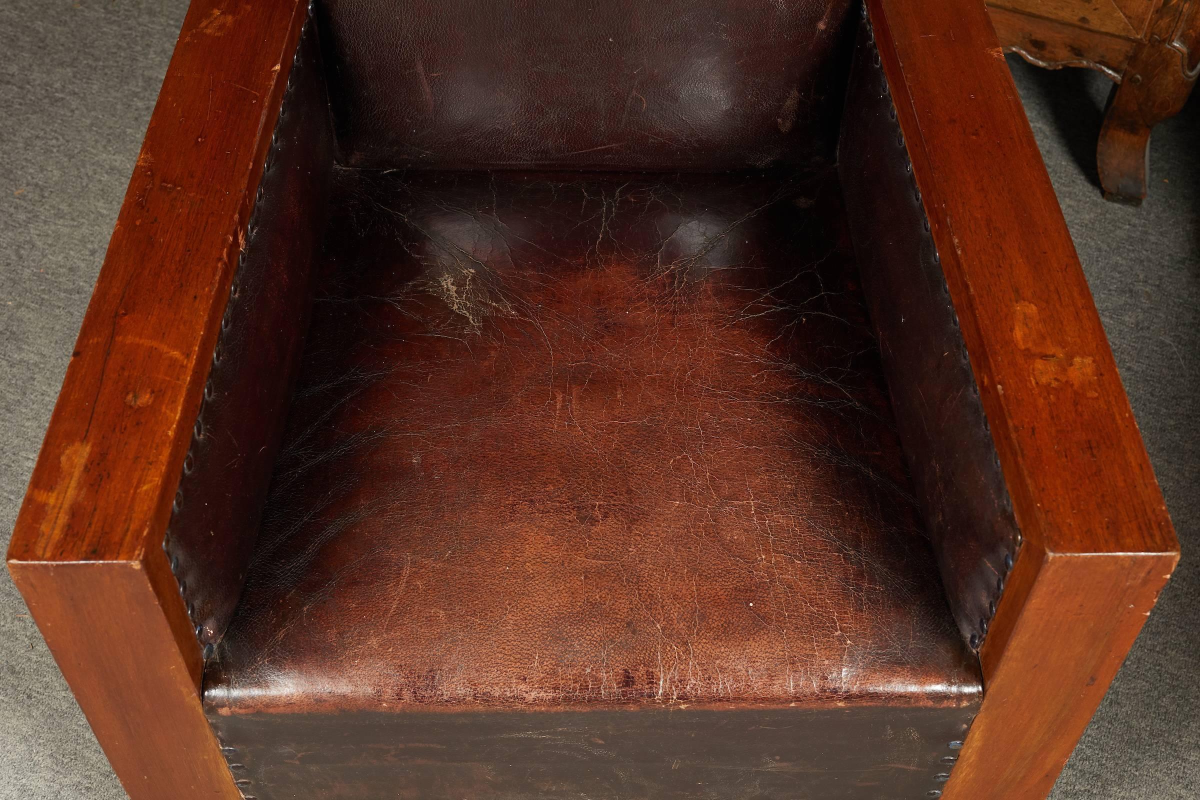Graphic French Art Deco Walnut and Leather Club Chair For Sale 4