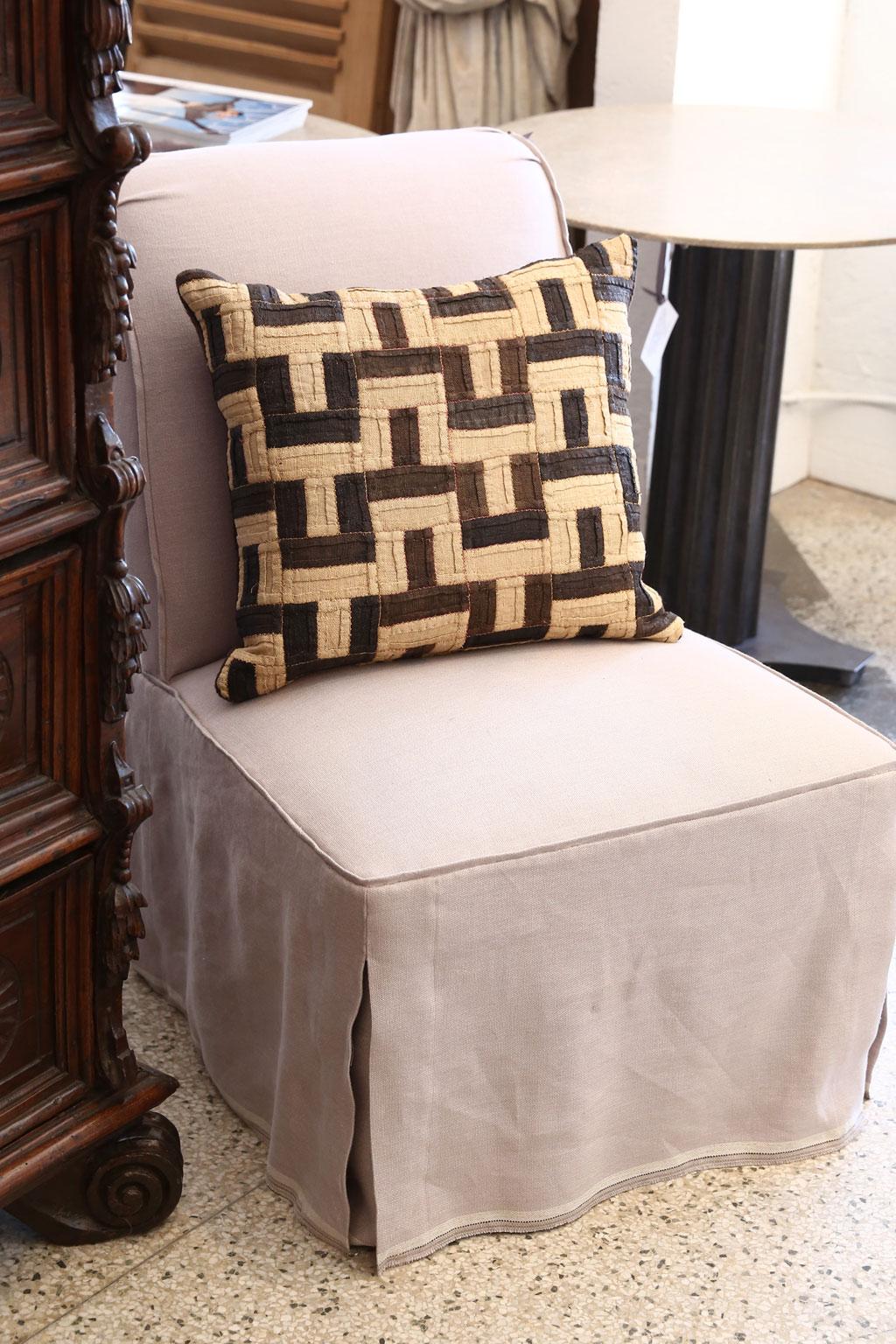 Graphic Kuba Cloth Cushions In Good Condition In Houston, TX