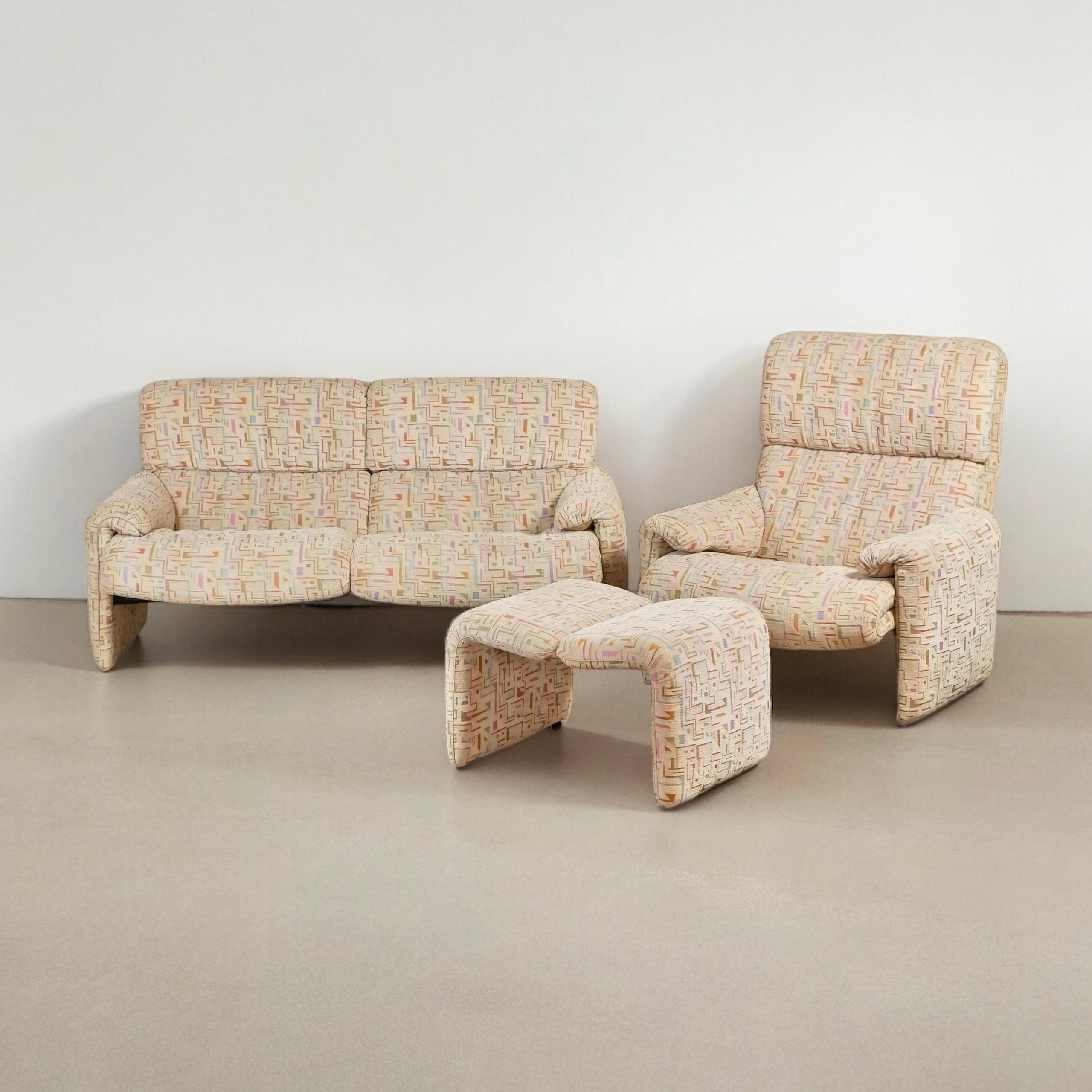 Gorgeous lounge set from Strässle, made in Switzerland in the 1980s.
Composed of a sofa, a reclining armchair and his ottoman, in its original graphic and colorful fabric, perfect to give you an shot of vitamins !
Very good condition.
Dimensions :