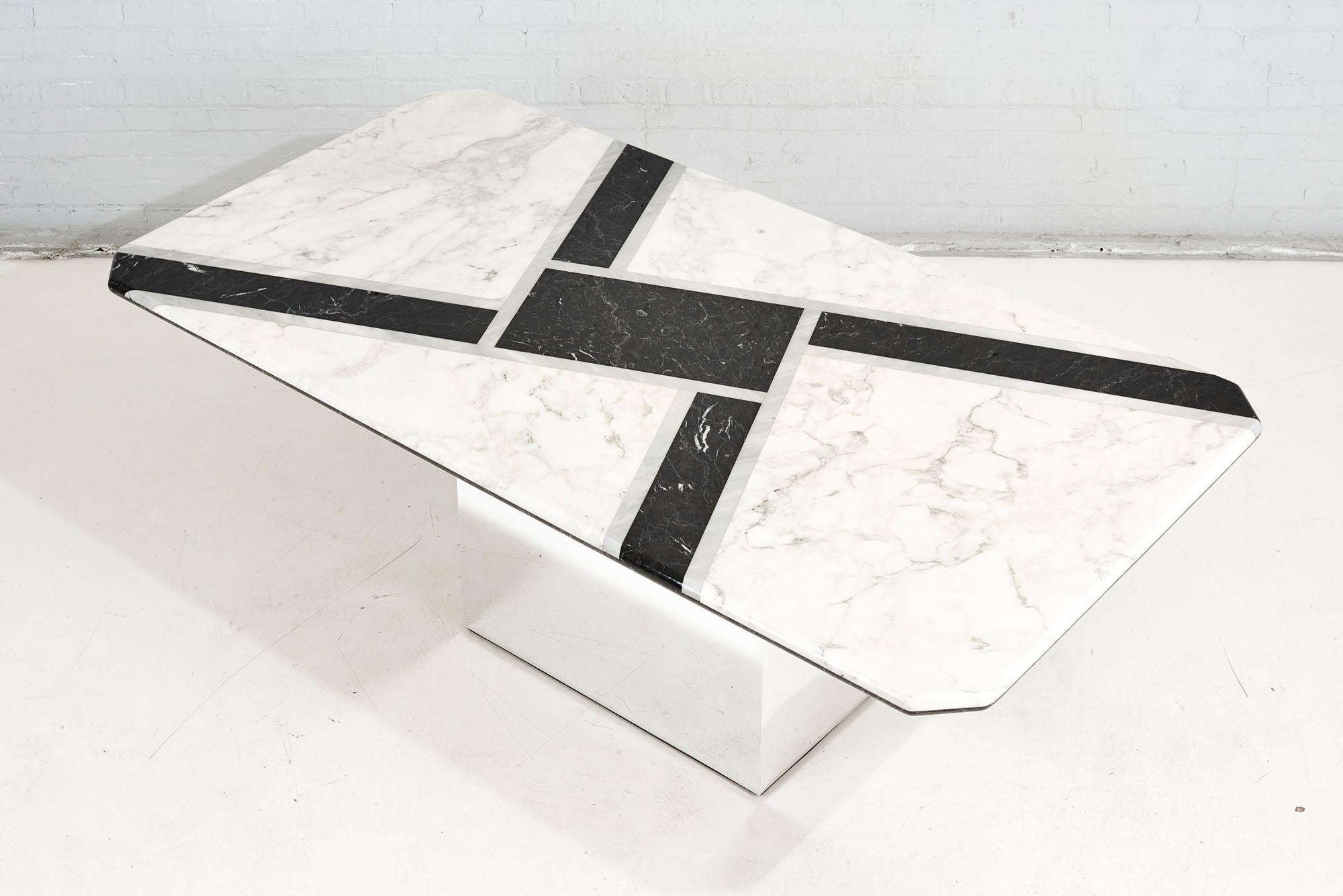 Graphic Marble Dining Table on Chrome Base, 1970 In Good Condition For Sale In Chicago, IL