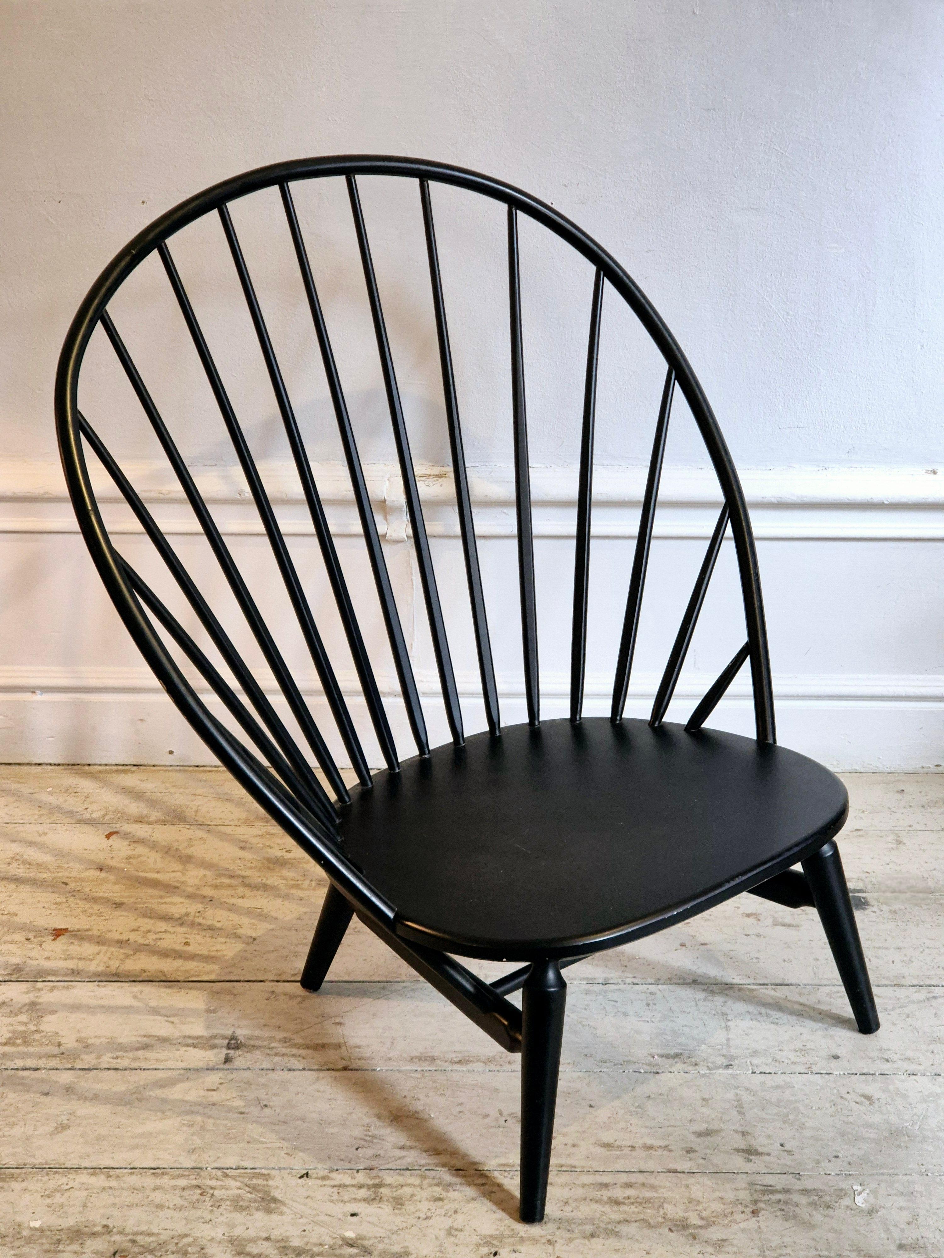 Silla gráfica y minimalista 