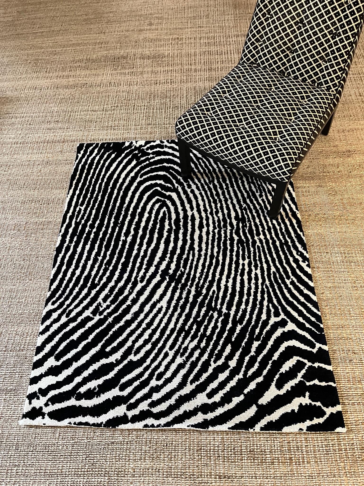 Tissé à la main Tapis moderne et graphique noué à la main, imprimé Thumbprint de Joseph Carini en vente