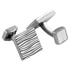 Graphic Onda Cufflinks with Black Namel and White Mother of Pearl in Titanium