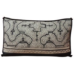 Graphic Tribal White and Black Peruvian Decorative Pillow