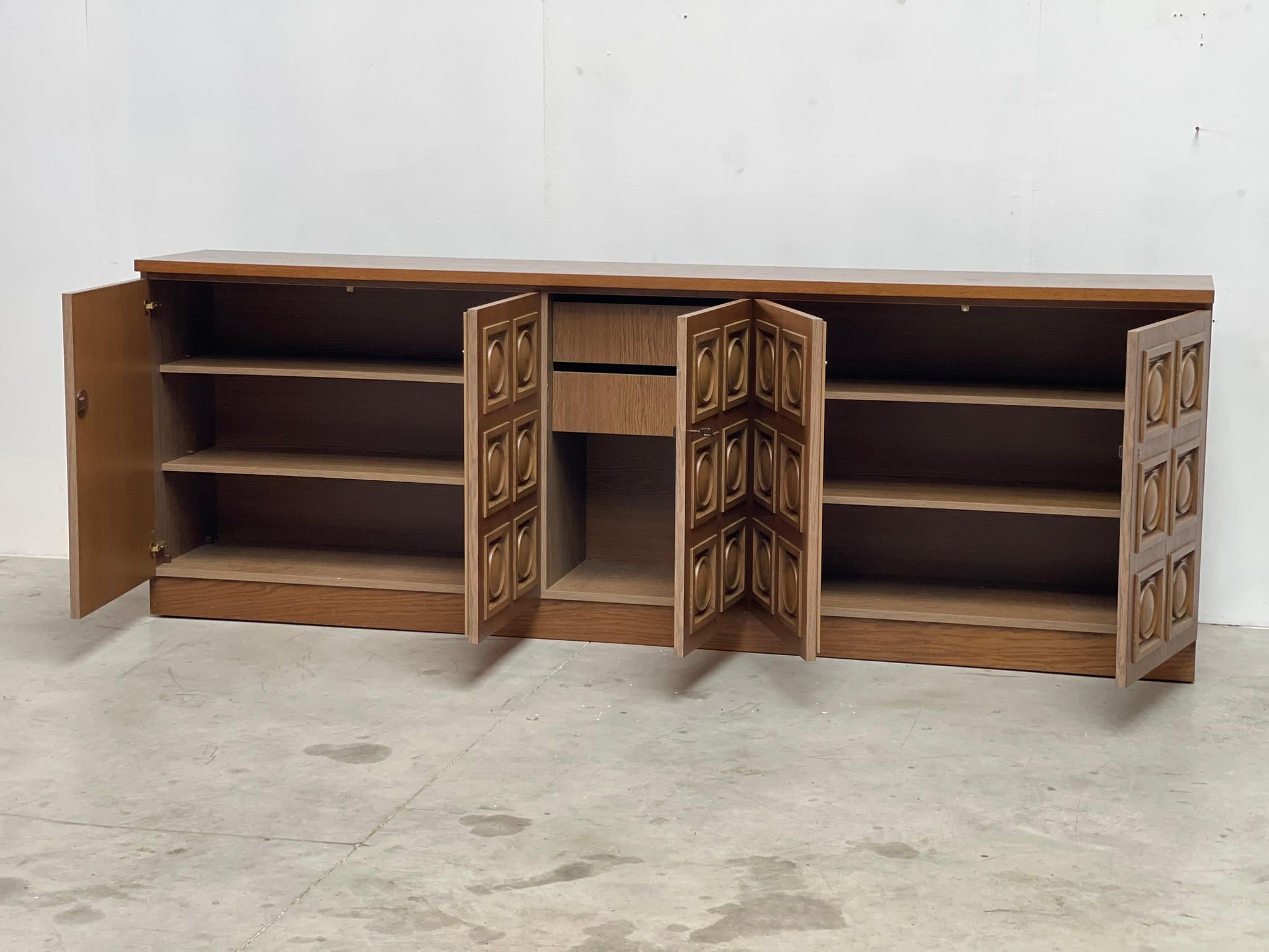 Graphical brutalist credenza, 1970s For Sale 3