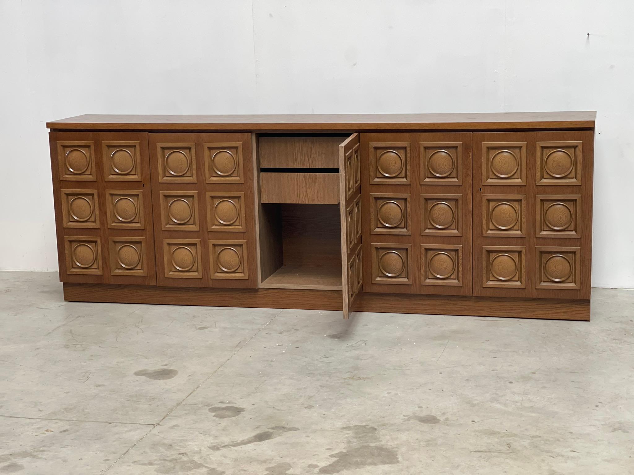 Graphical brutalist credenza, 1970s For Sale 4