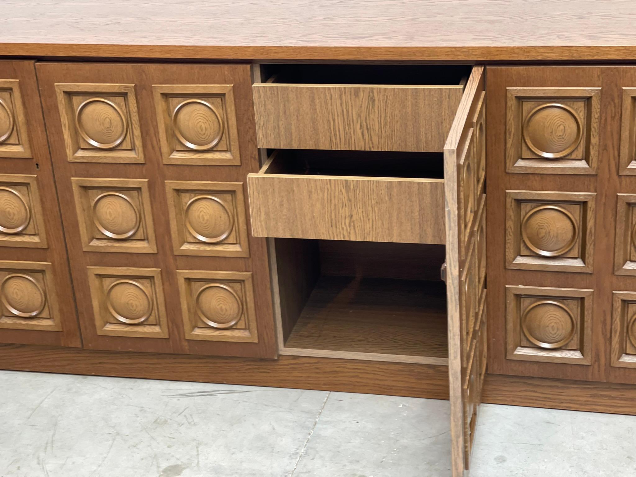 Graphical brutalist credenza, 1970s For Sale 5