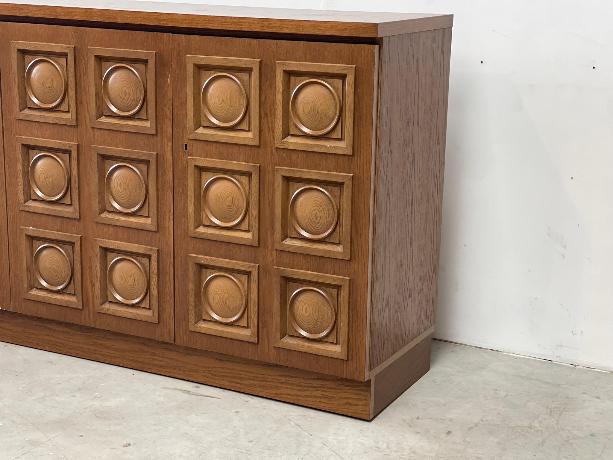 Graphical brutalist credenza, 1970s In Good Condition For Sale In HEVERLEE, BE