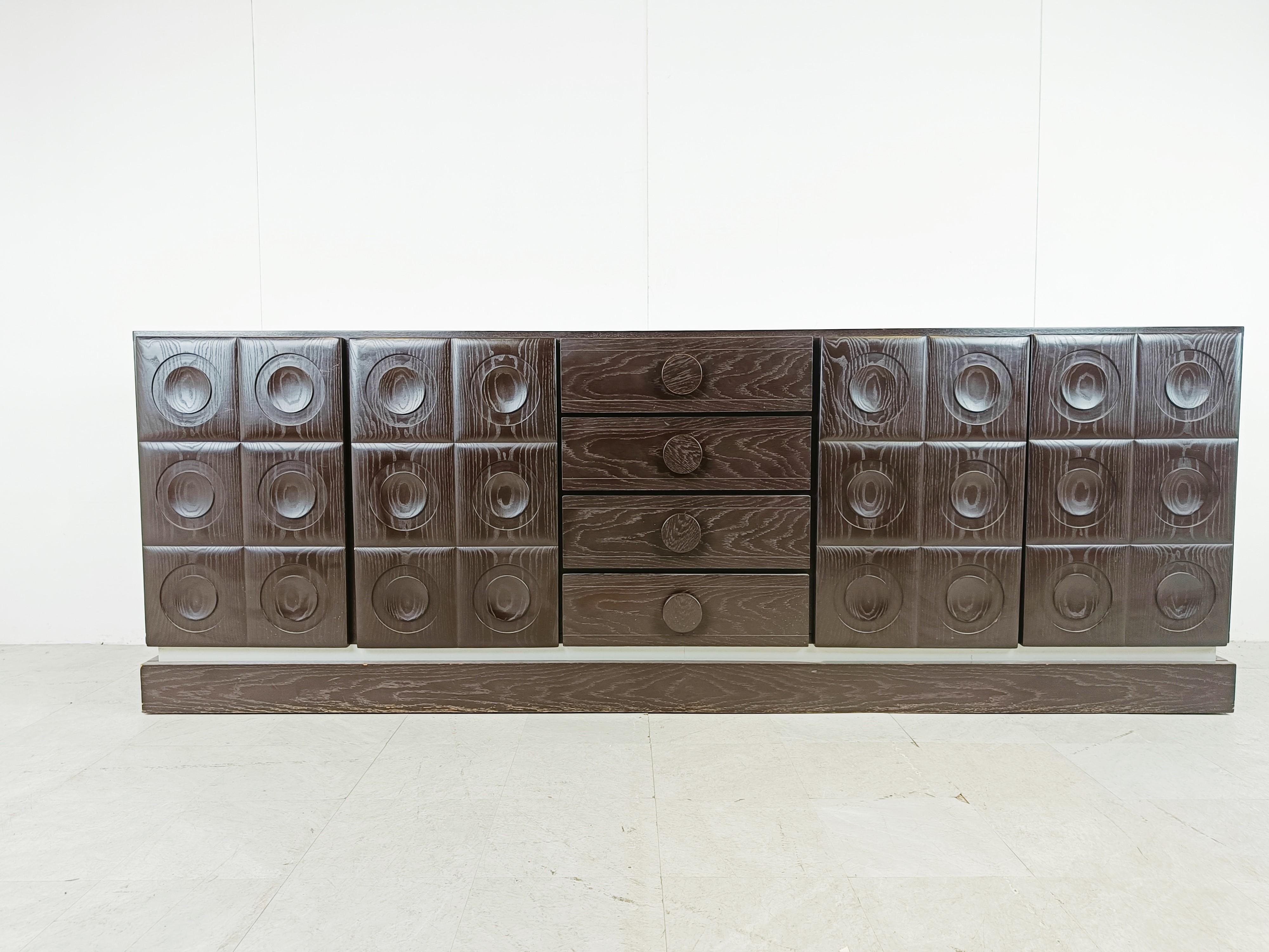 Graphical brutalist credenza, 1970s In Good Condition For Sale In Leuven, Vlaams Gewest