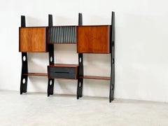 Graphical free standing wall unit