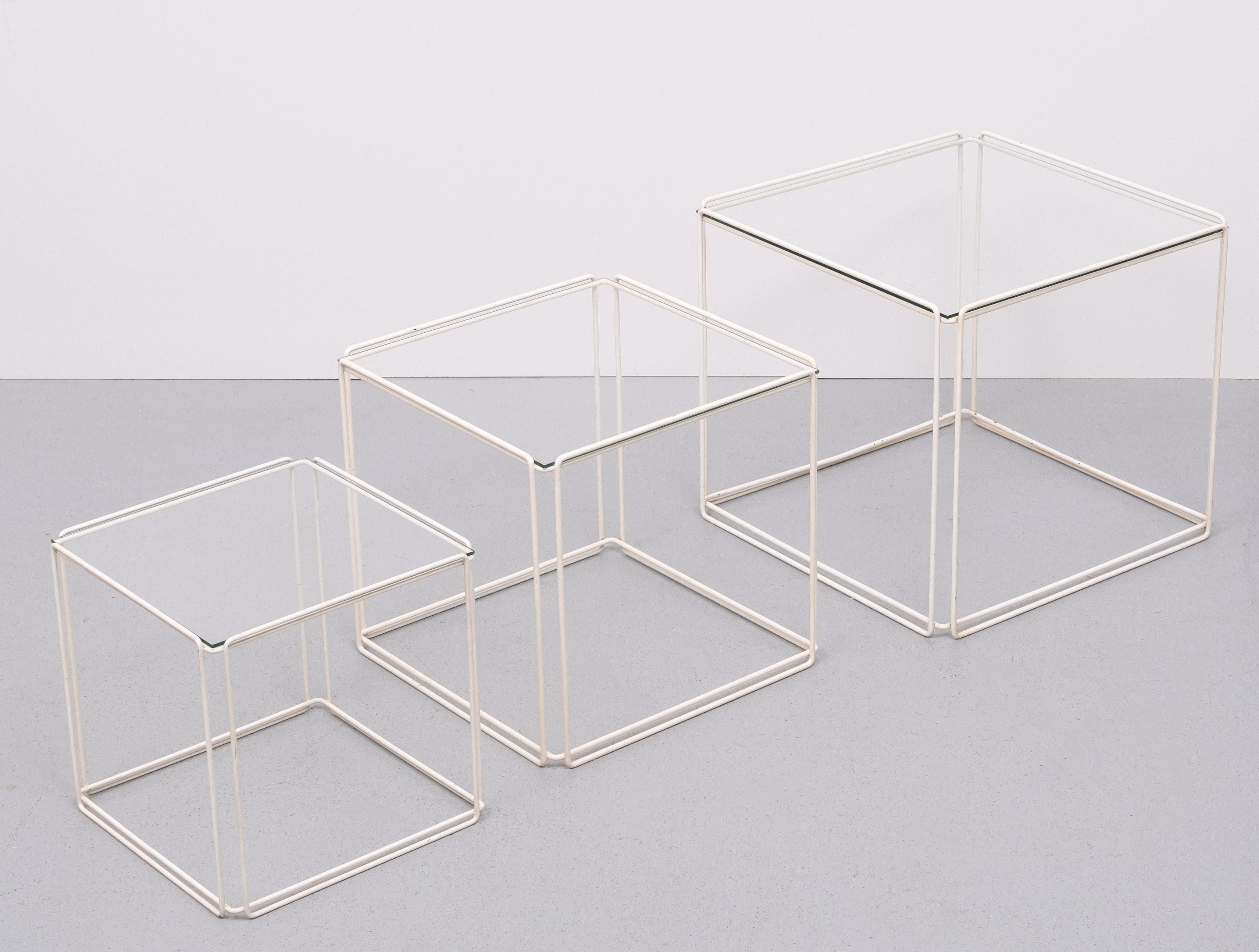 Graphical ''Isocele''  Nesting Tables by Max Sauze   1970s  France  In Good Condition For Sale In Den Haag, NL