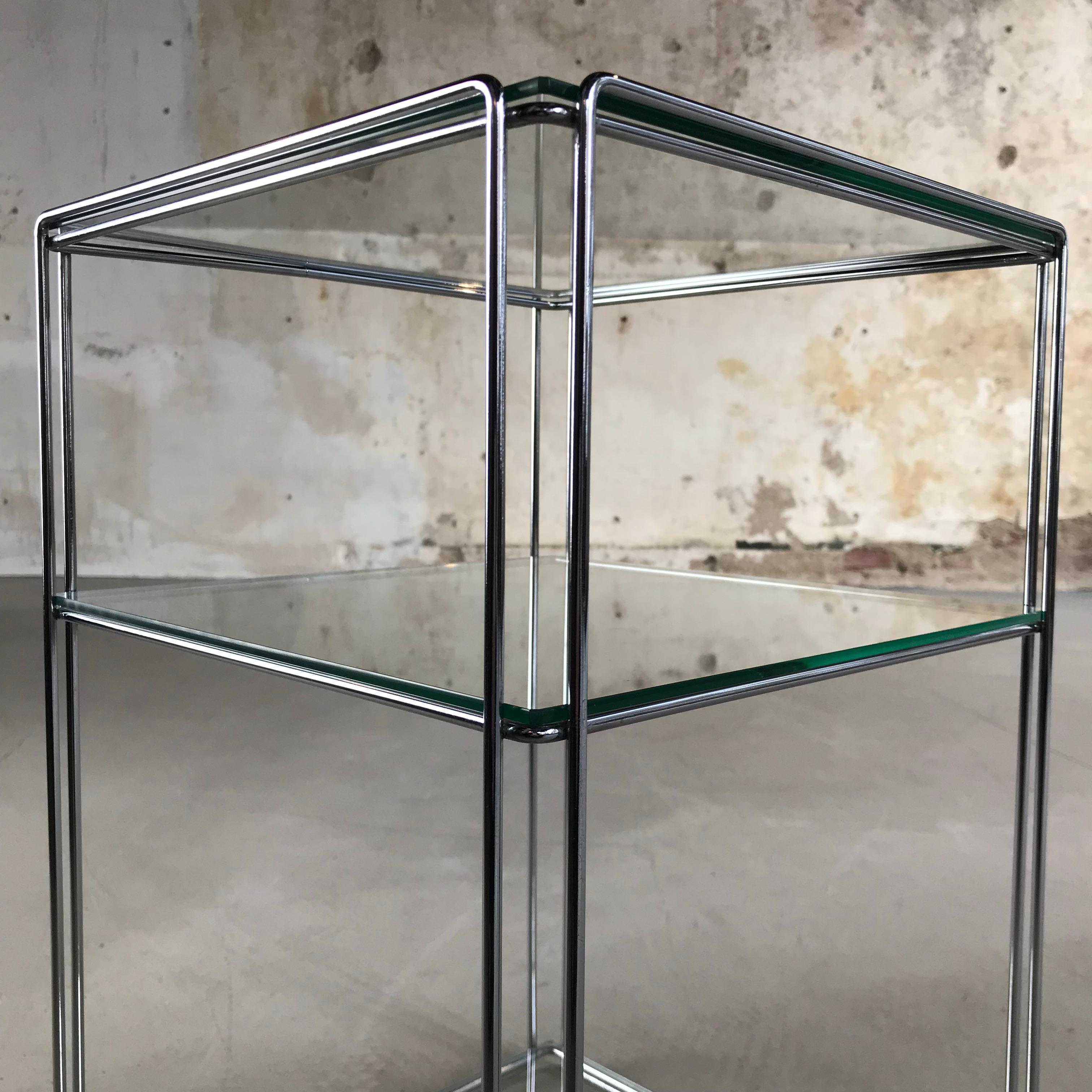 Graphical Two-Tiered ‘Isocele’ Chrome Side Table by Max Sauze, France, 1970s In Good Condition In Enschede, NL