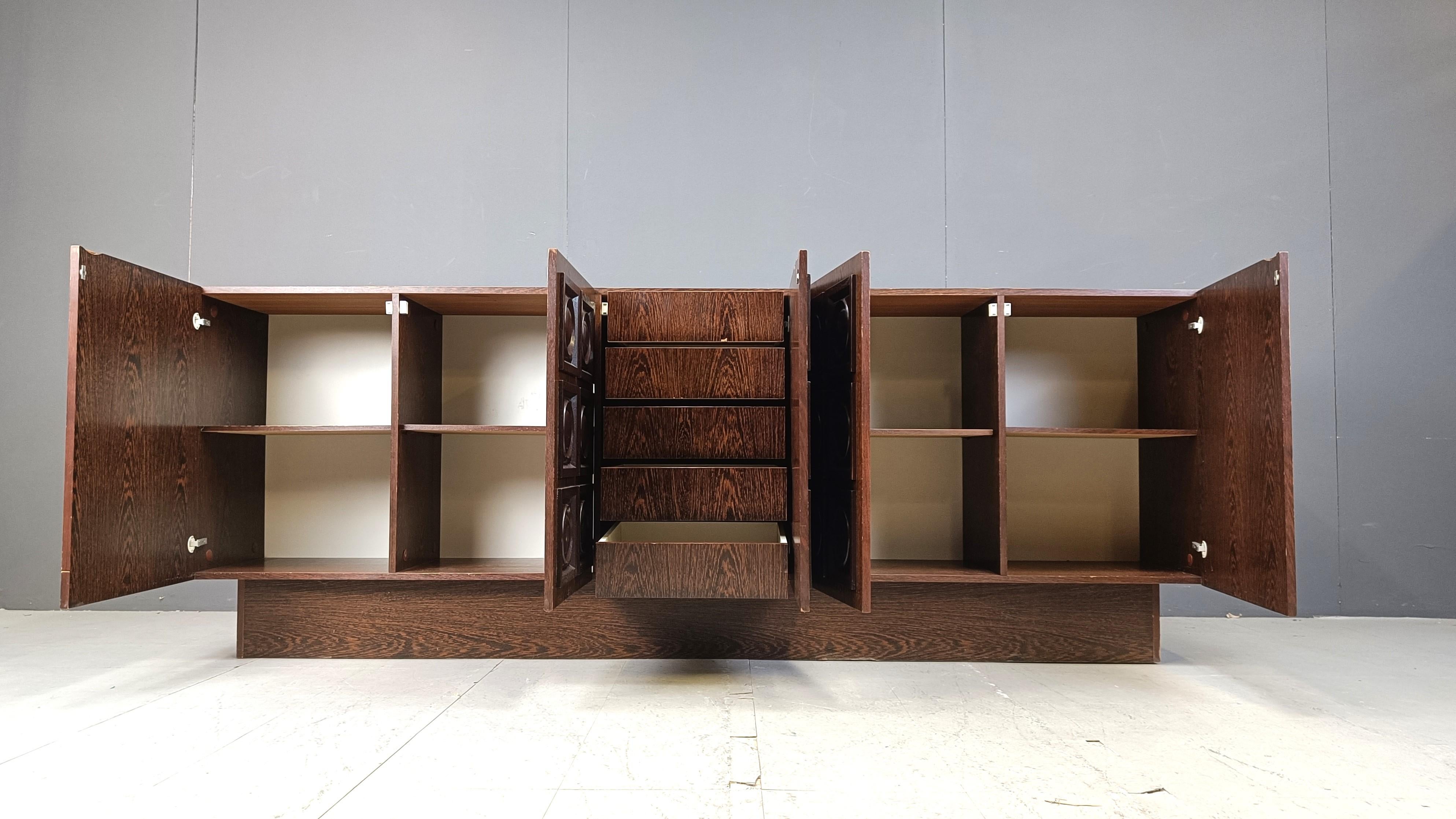 Grafische Wengé-Credenza im Brutalismus, 1970er Jahre im Angebot 5