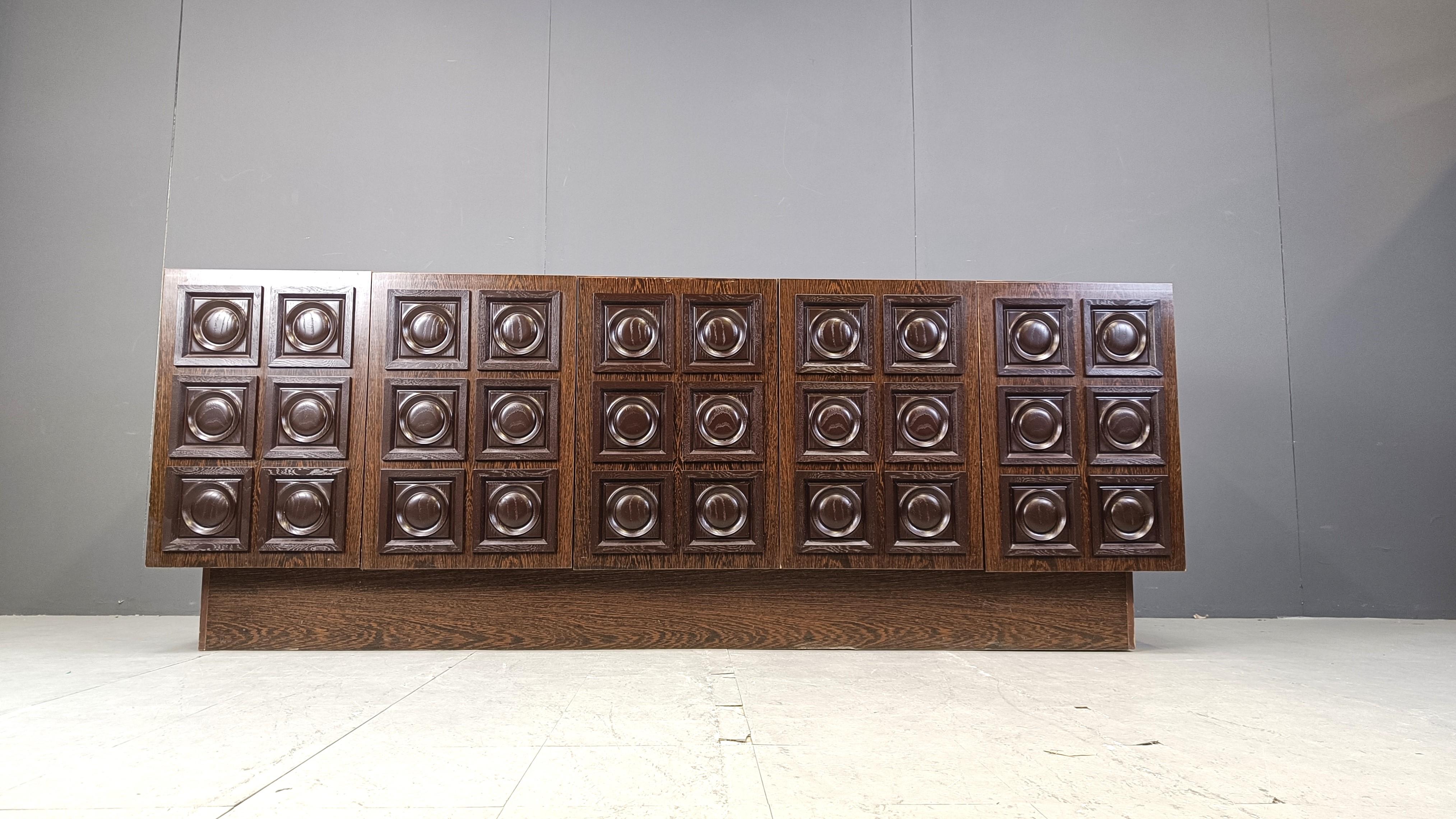 Grafische Wengé-Credenza im Brutalismus, 1970er Jahre (Holz) im Angebot