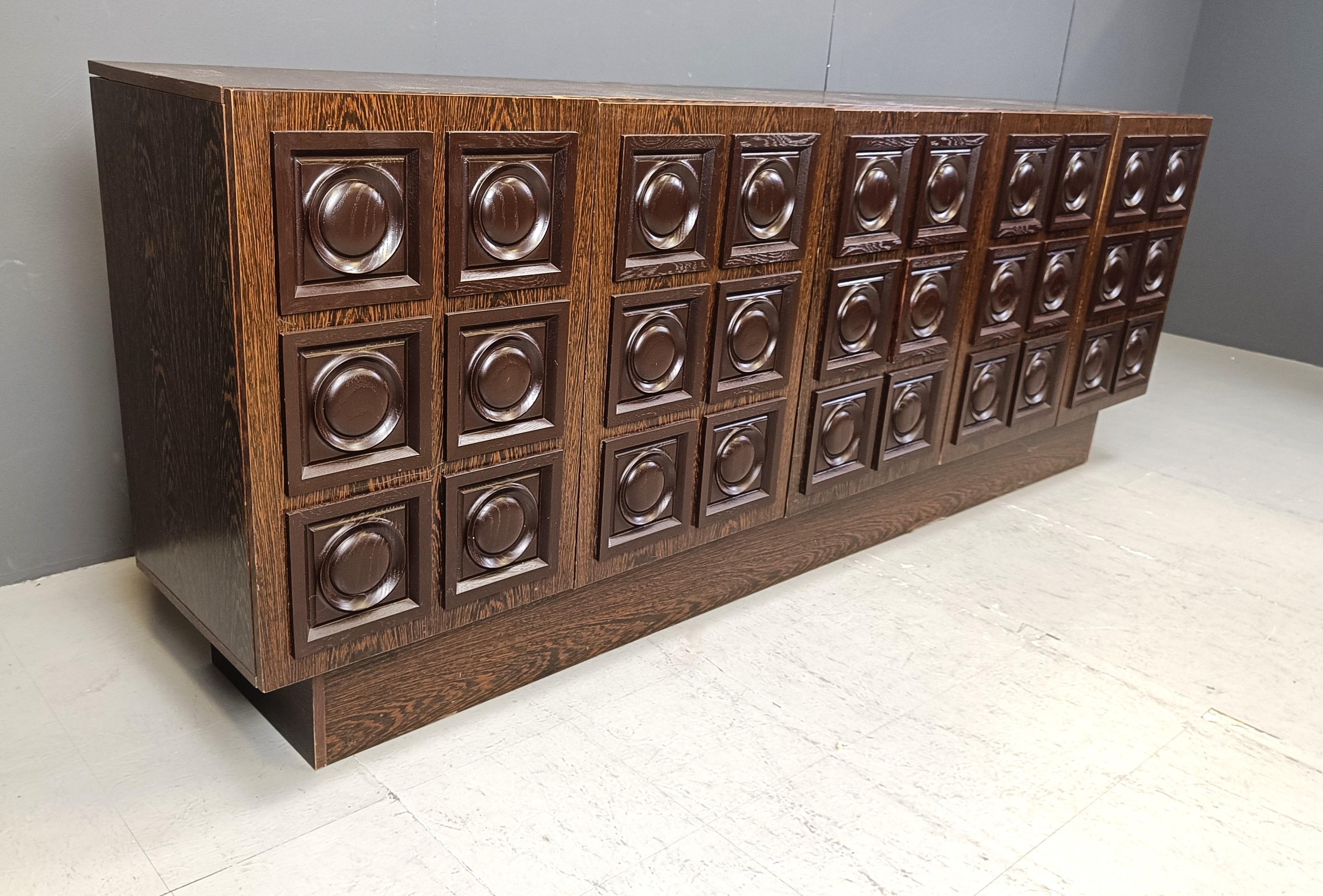 Grafische Wengé-Credenza im Brutalismus, 1970er Jahre im Angebot 1