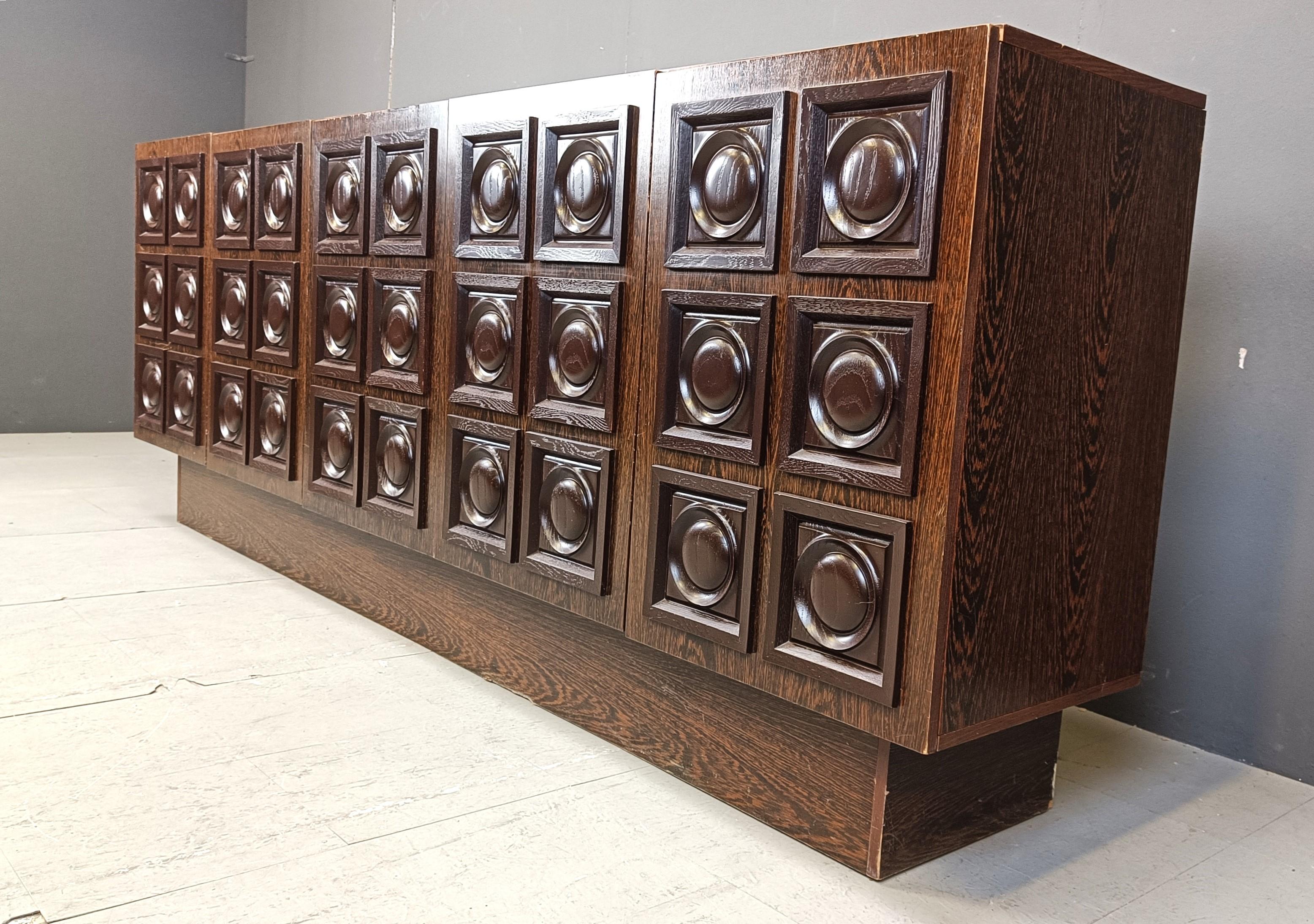 Grafische Wengé-Credenza im Brutalismus, 1970er Jahre im Angebot 2